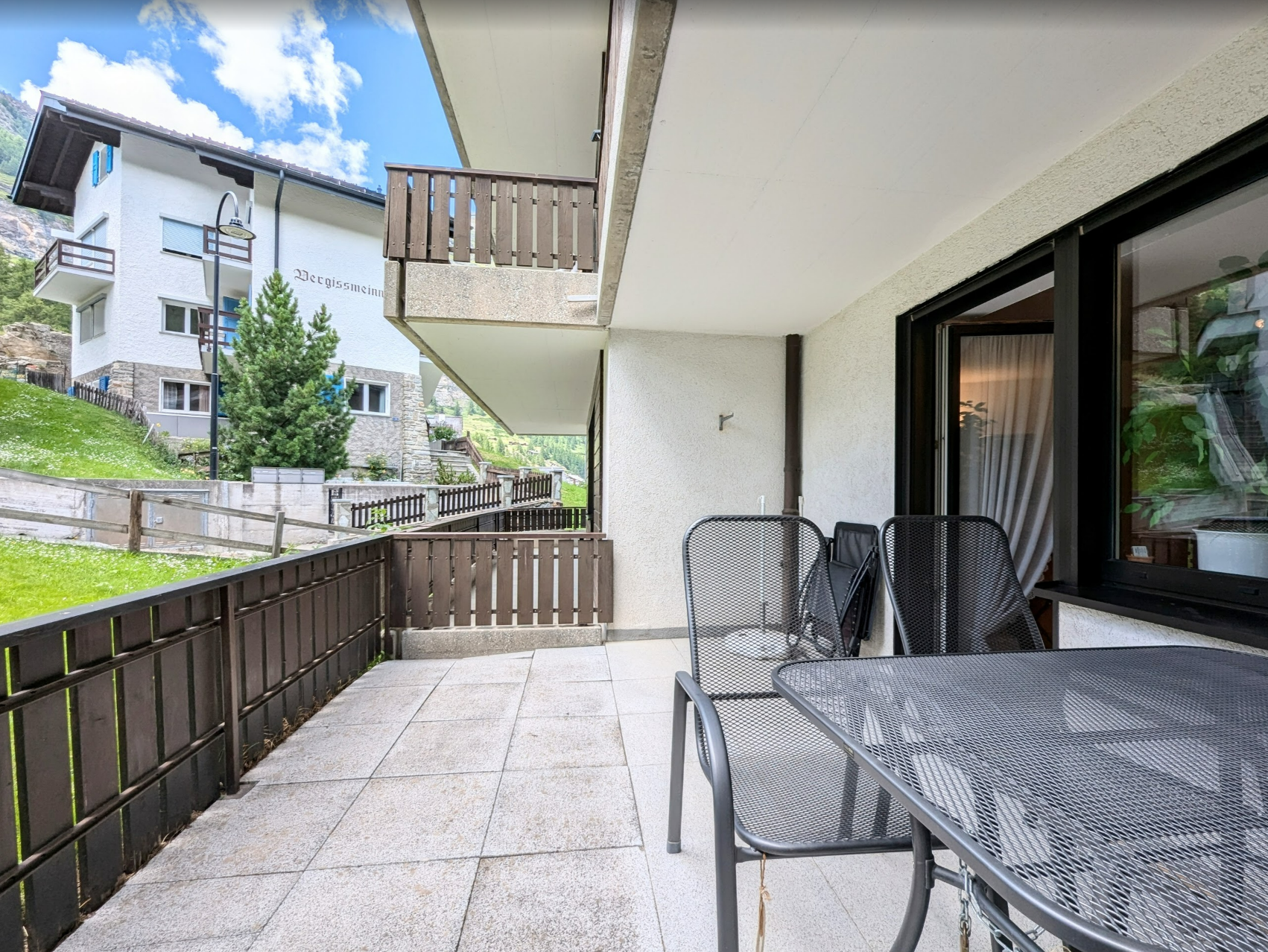 Balkon mit Bergblick