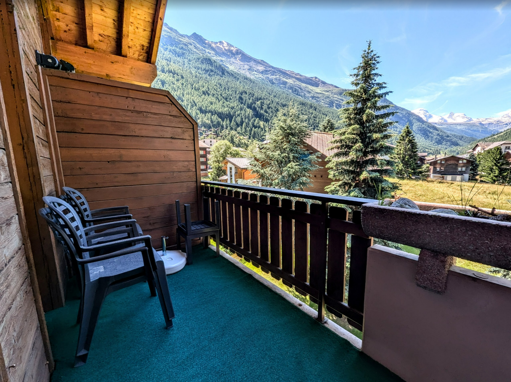 Balkon mit Bergblick