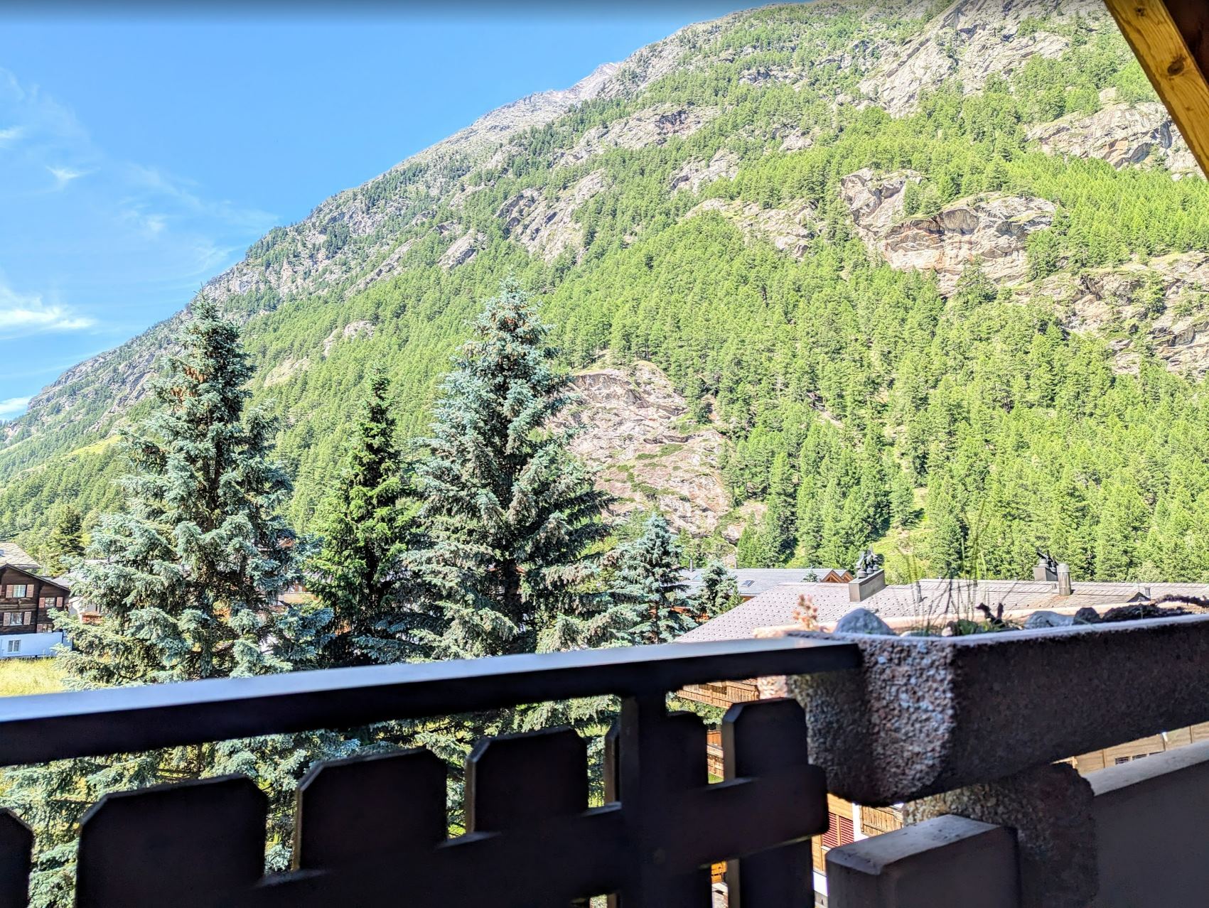 Bergblick von einem Balkon
