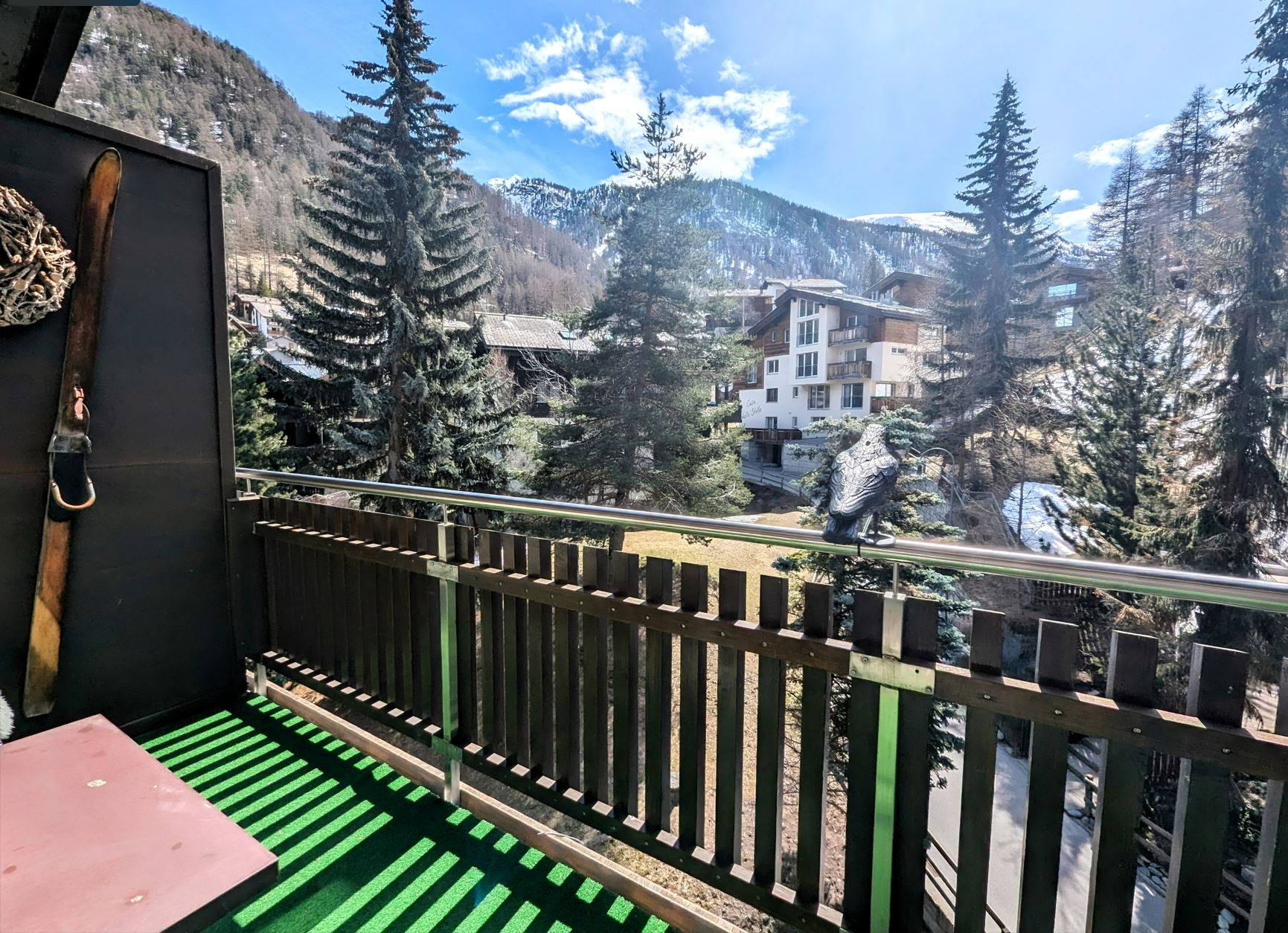 Balkon mit Bergblick