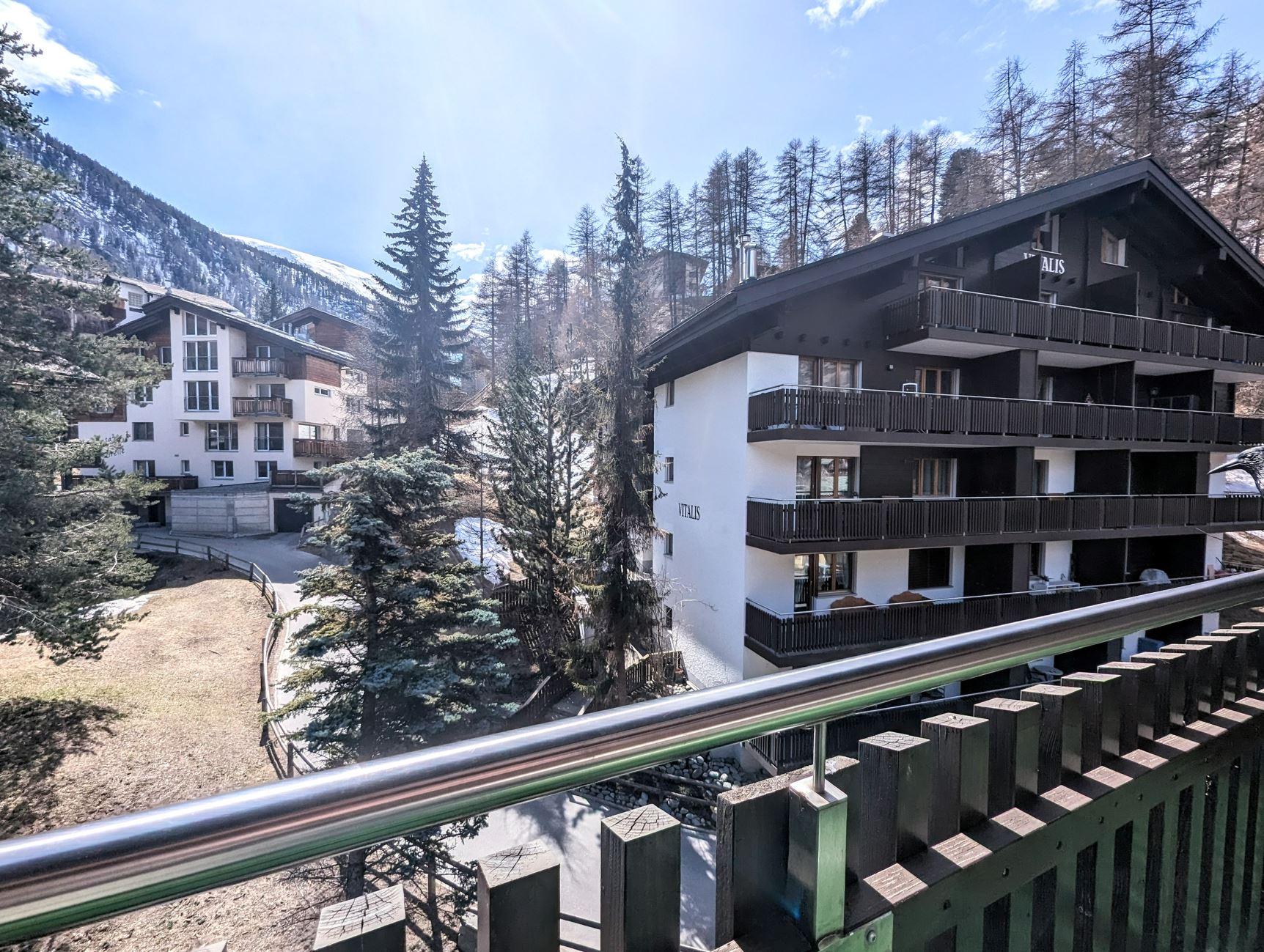Bergresort mit Balkonblick