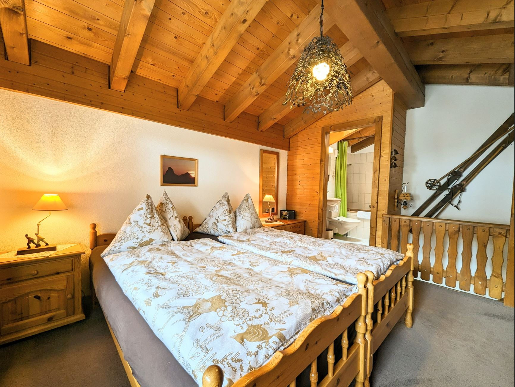 Gemütliches Schlafzimmer im Chalet-Stil