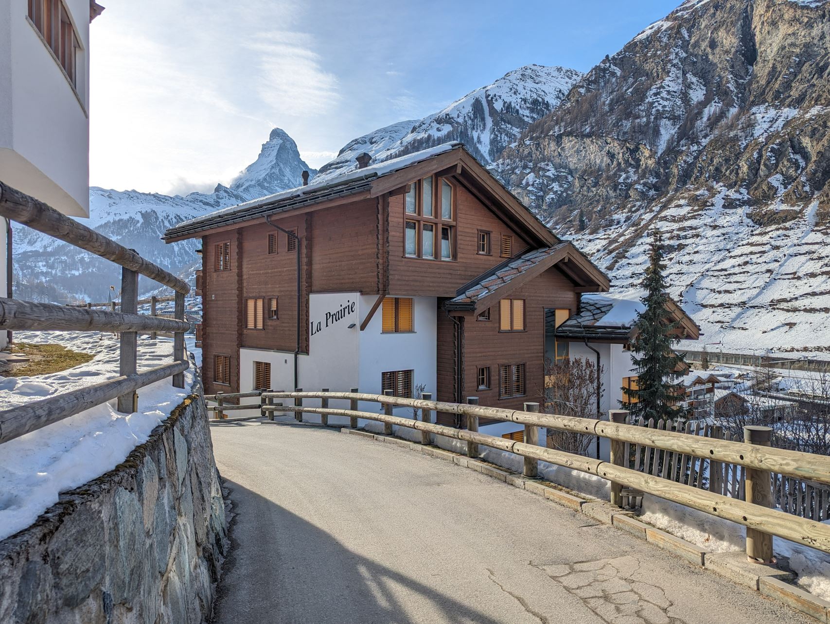 Alpines Chalet mit Bergblick