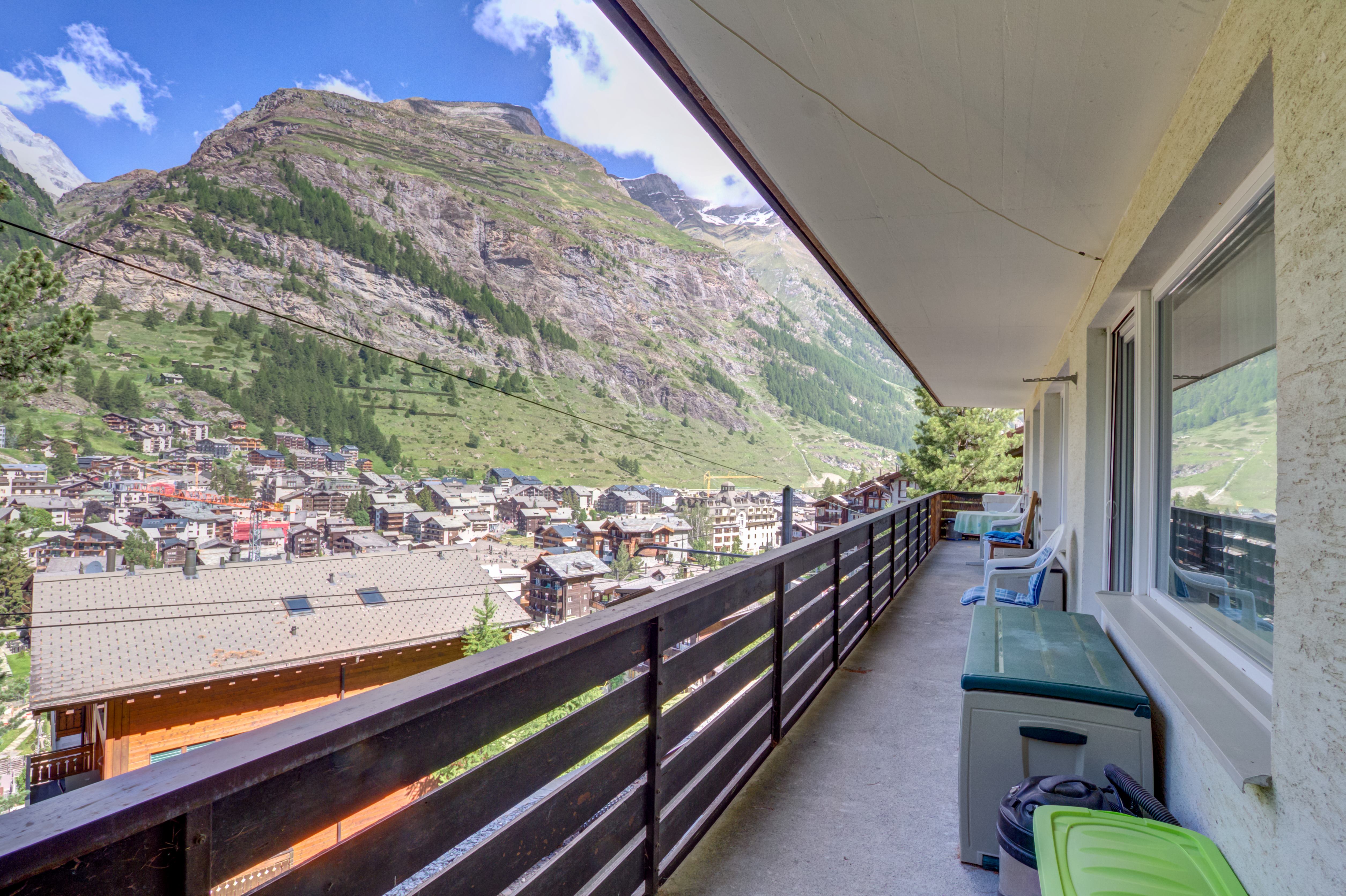 Balkon mit Bergblick