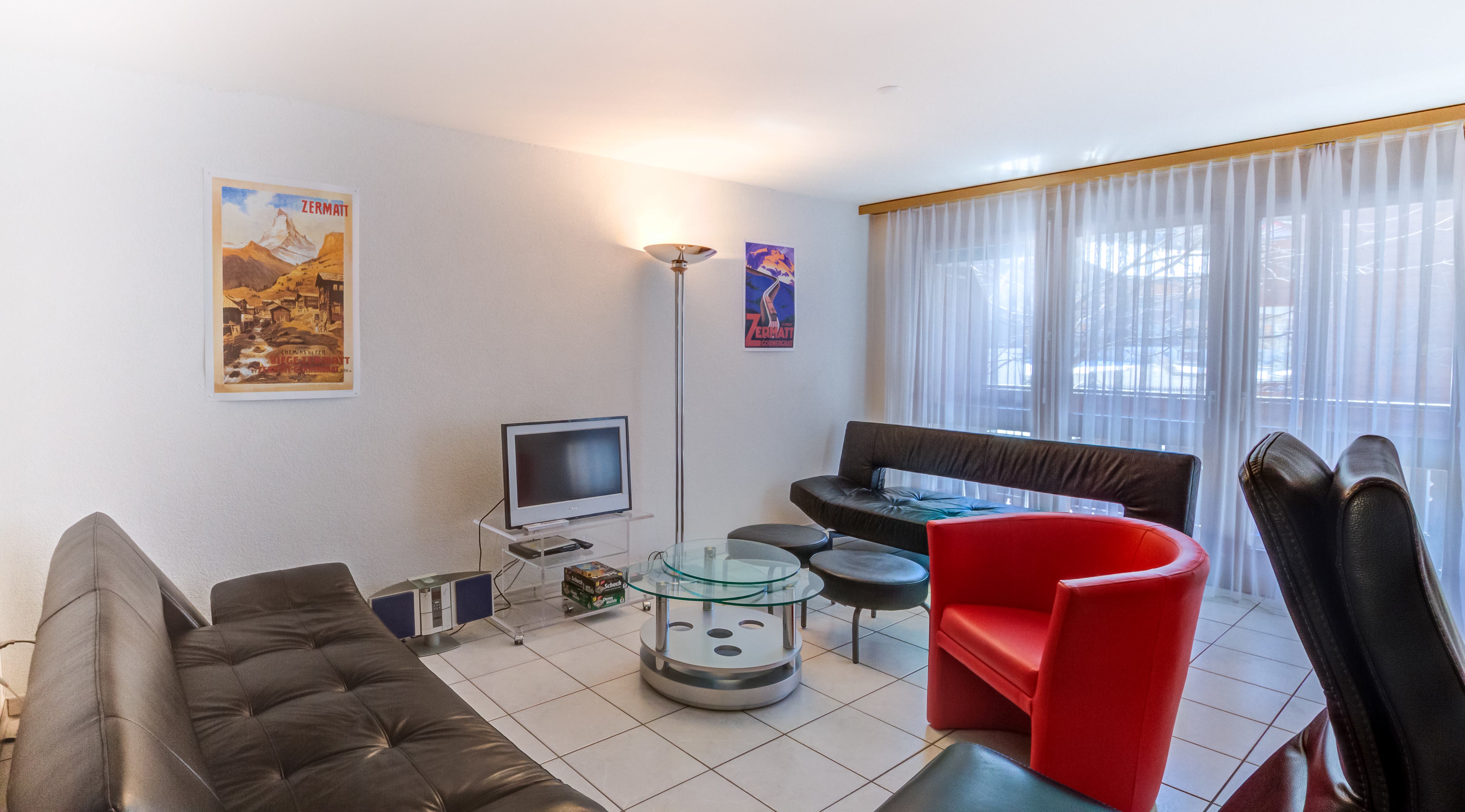 Helles Wohnzimmer mit Sitzgruppe