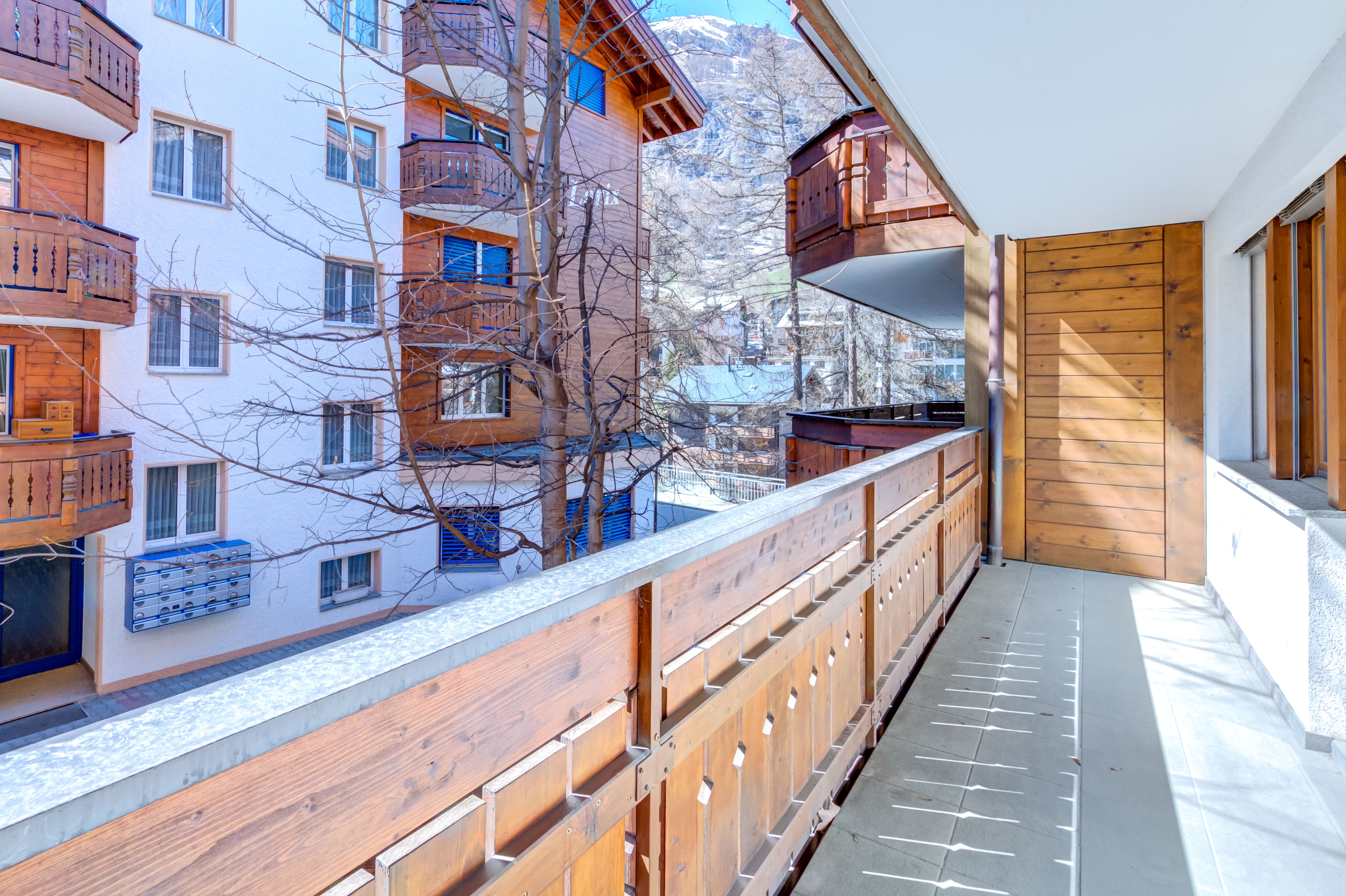 Balkon mit Bergblick
