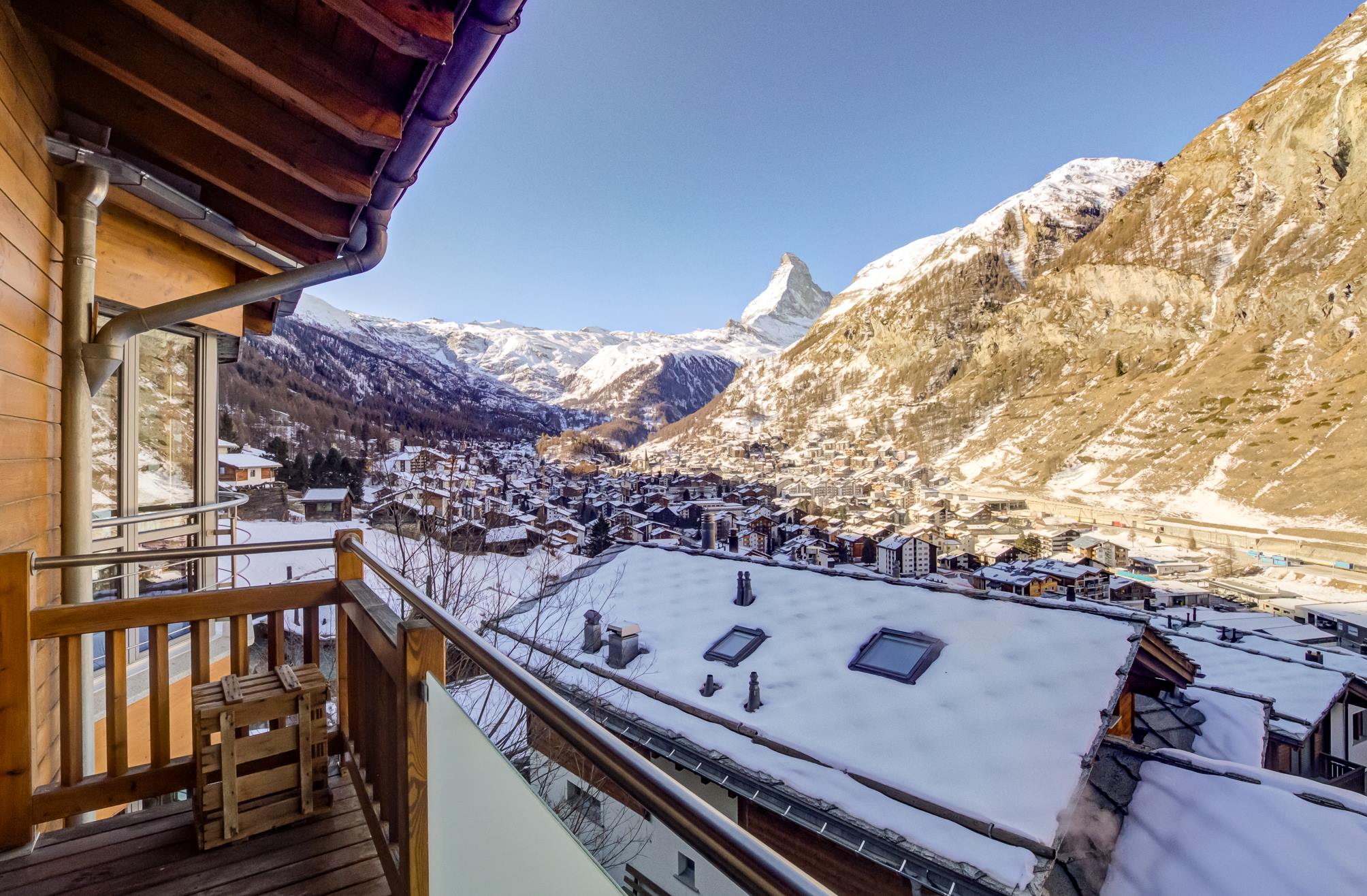 Balkon mit Bergpanorama