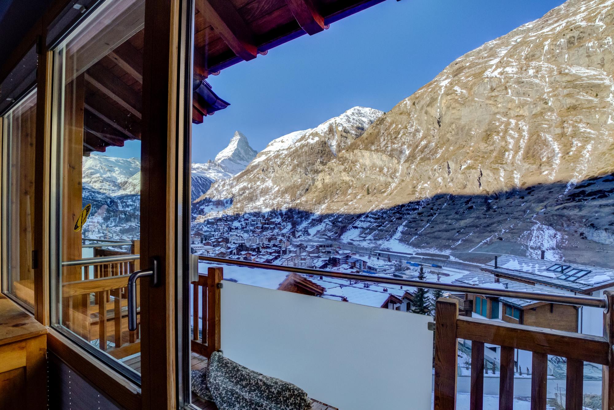 Balkon mit Bergblick