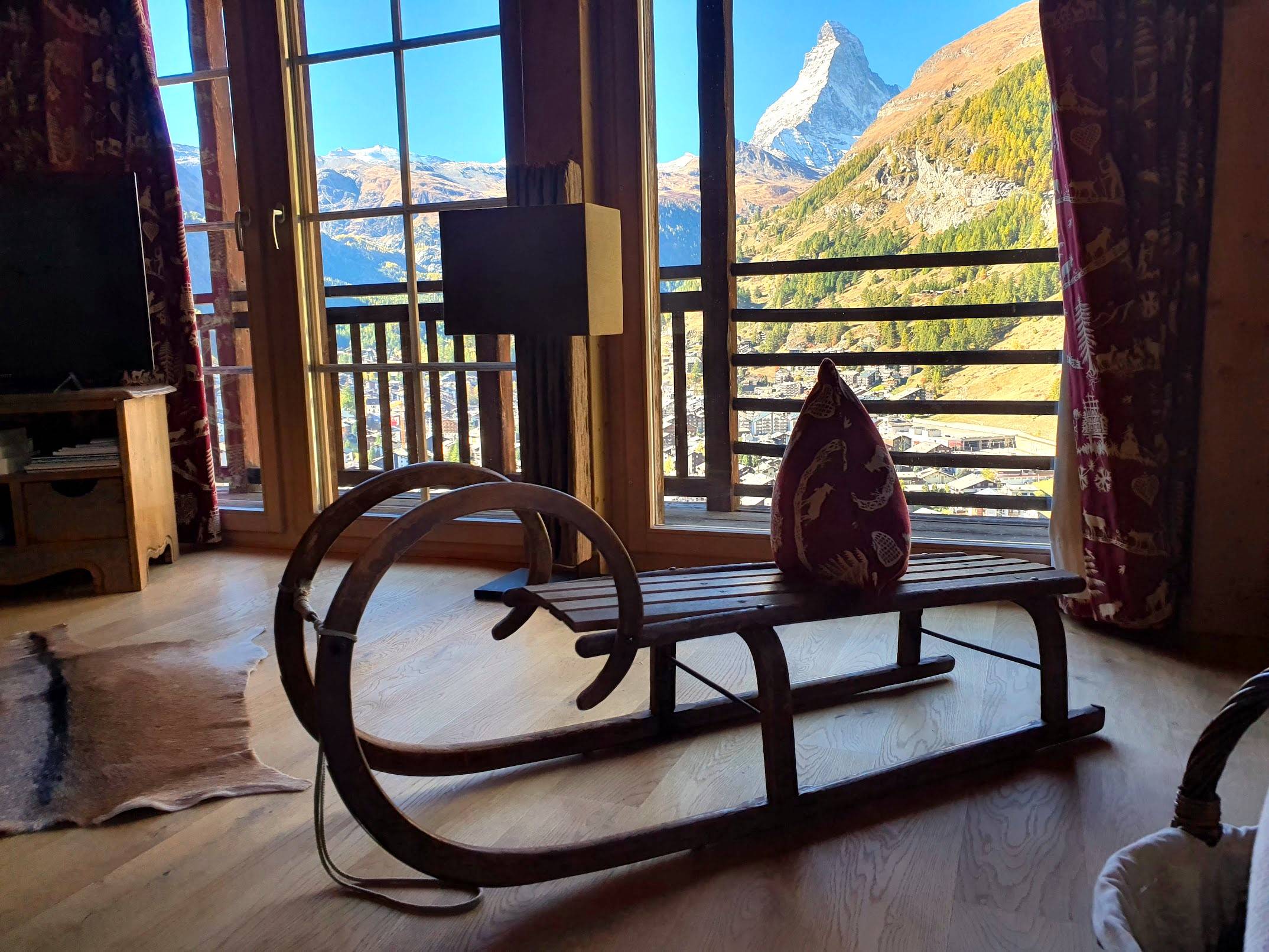 Wohnraum mit Bergblick