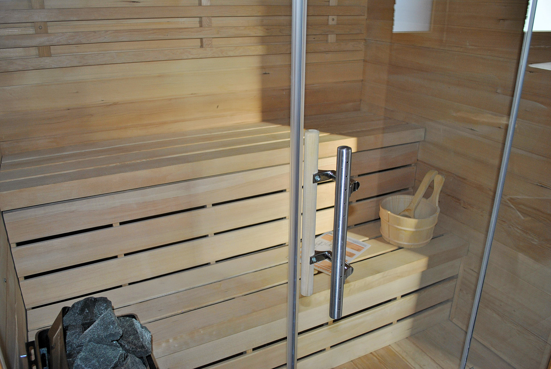Sauna-Innenraum mit Holzverkleidung