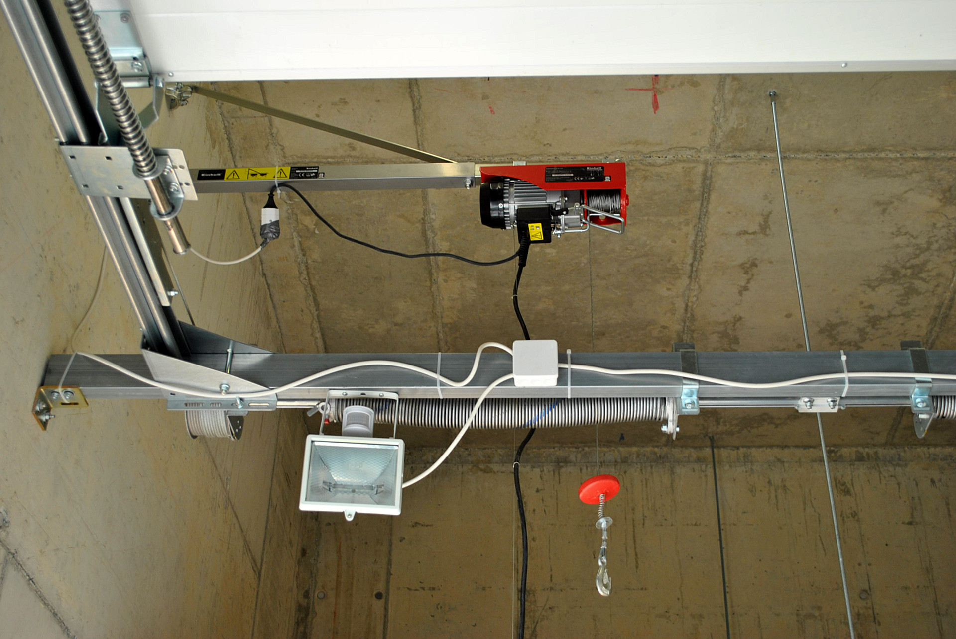 Technische Deckeninstallation