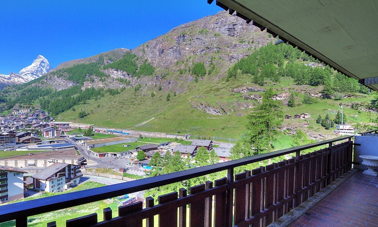 Balkon mit Alpenblick