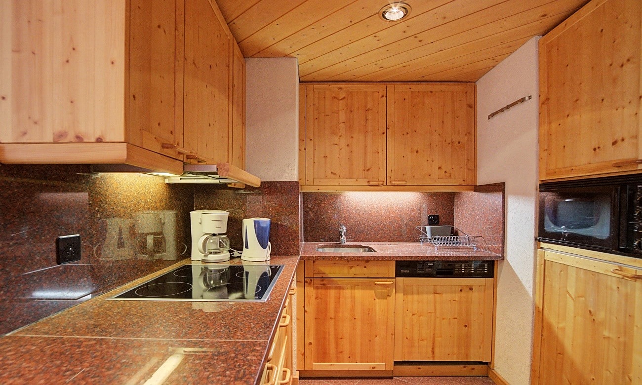 Rustikale Einbauküche mit Holzfronten