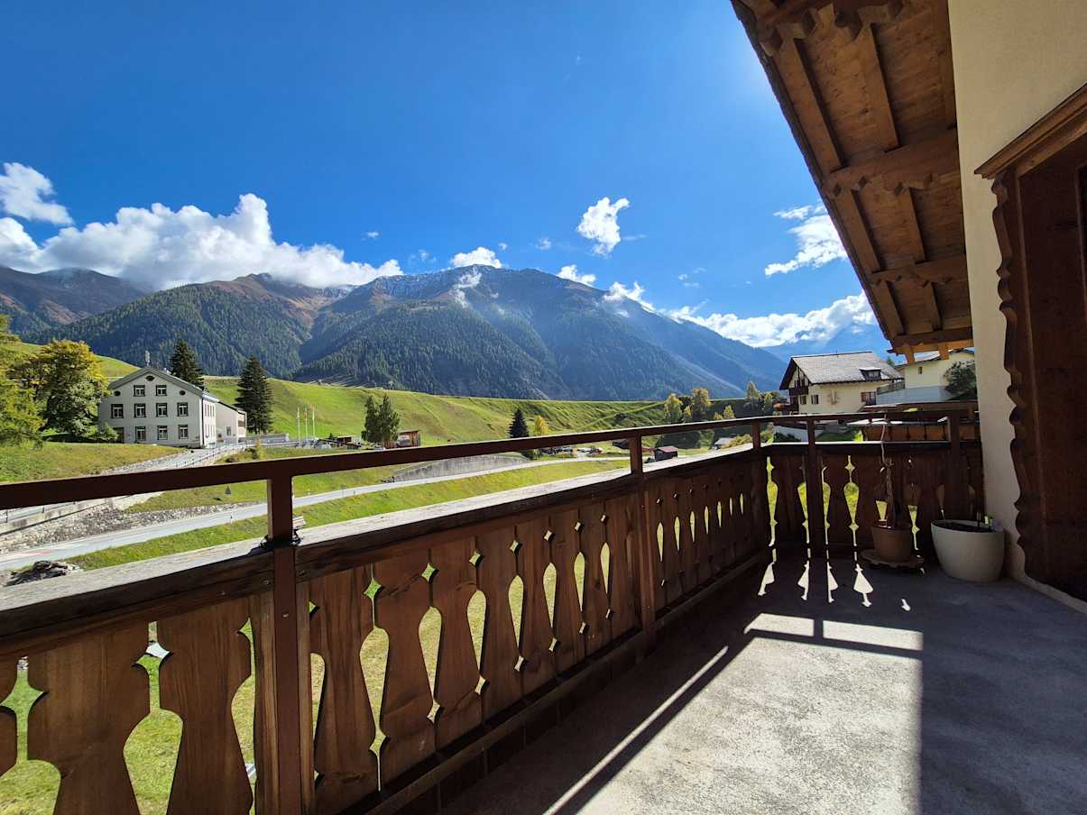 Balkon mit Bergblick