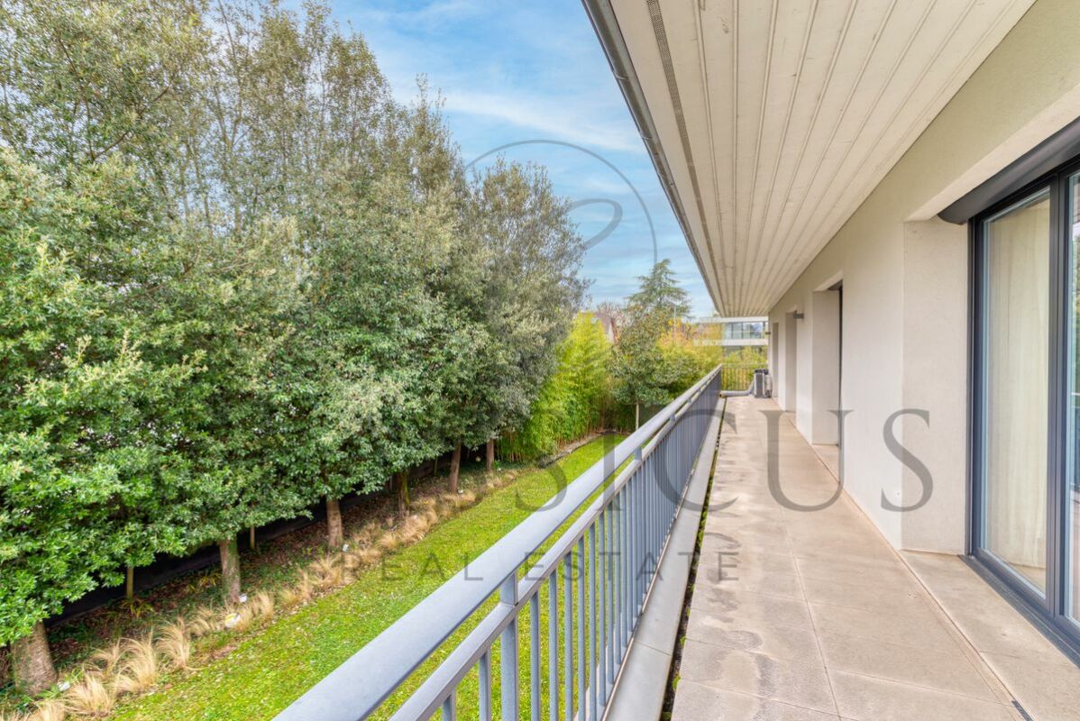 Balkon mit Blick ins Grüne
