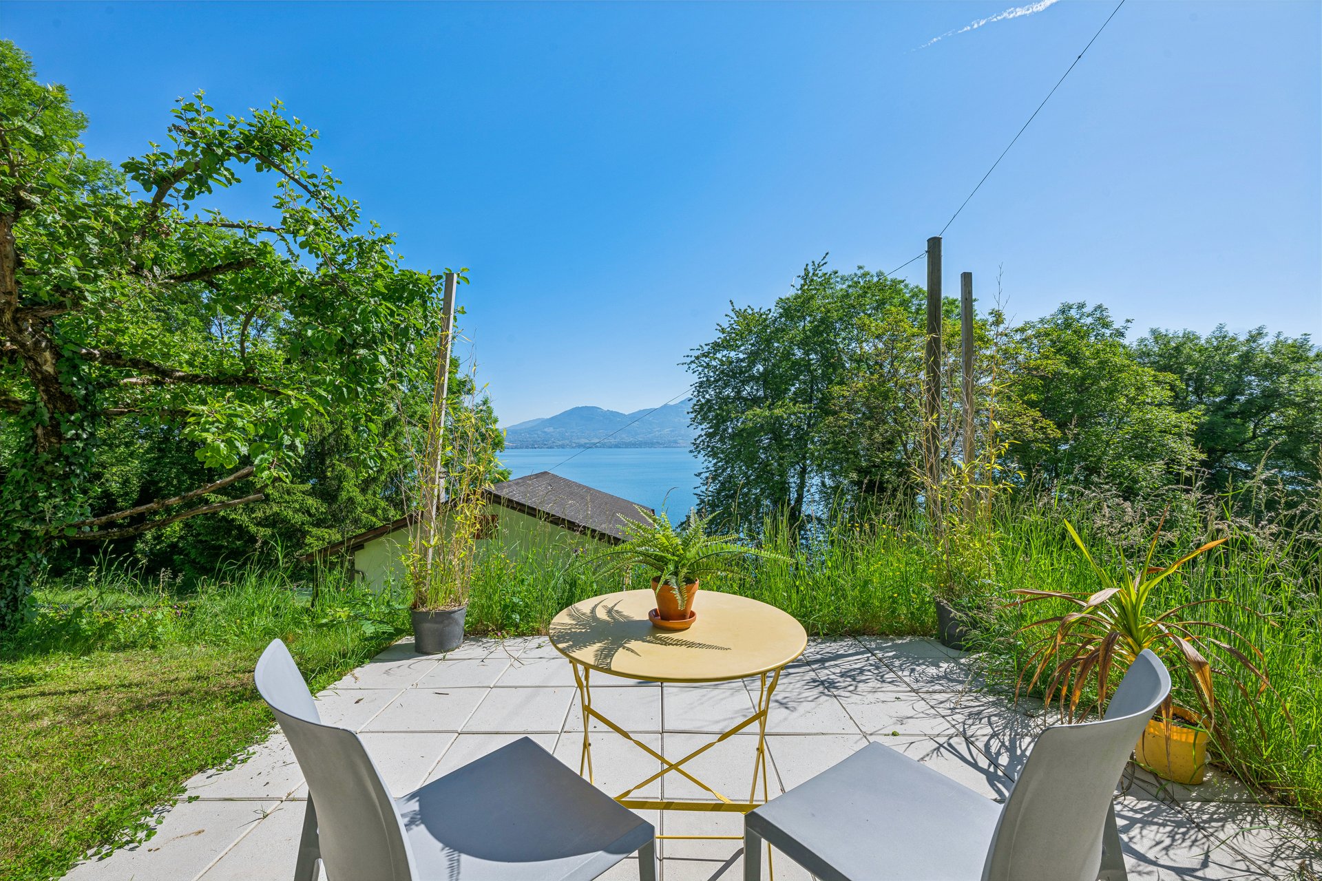 Seeterrasse im Grünen