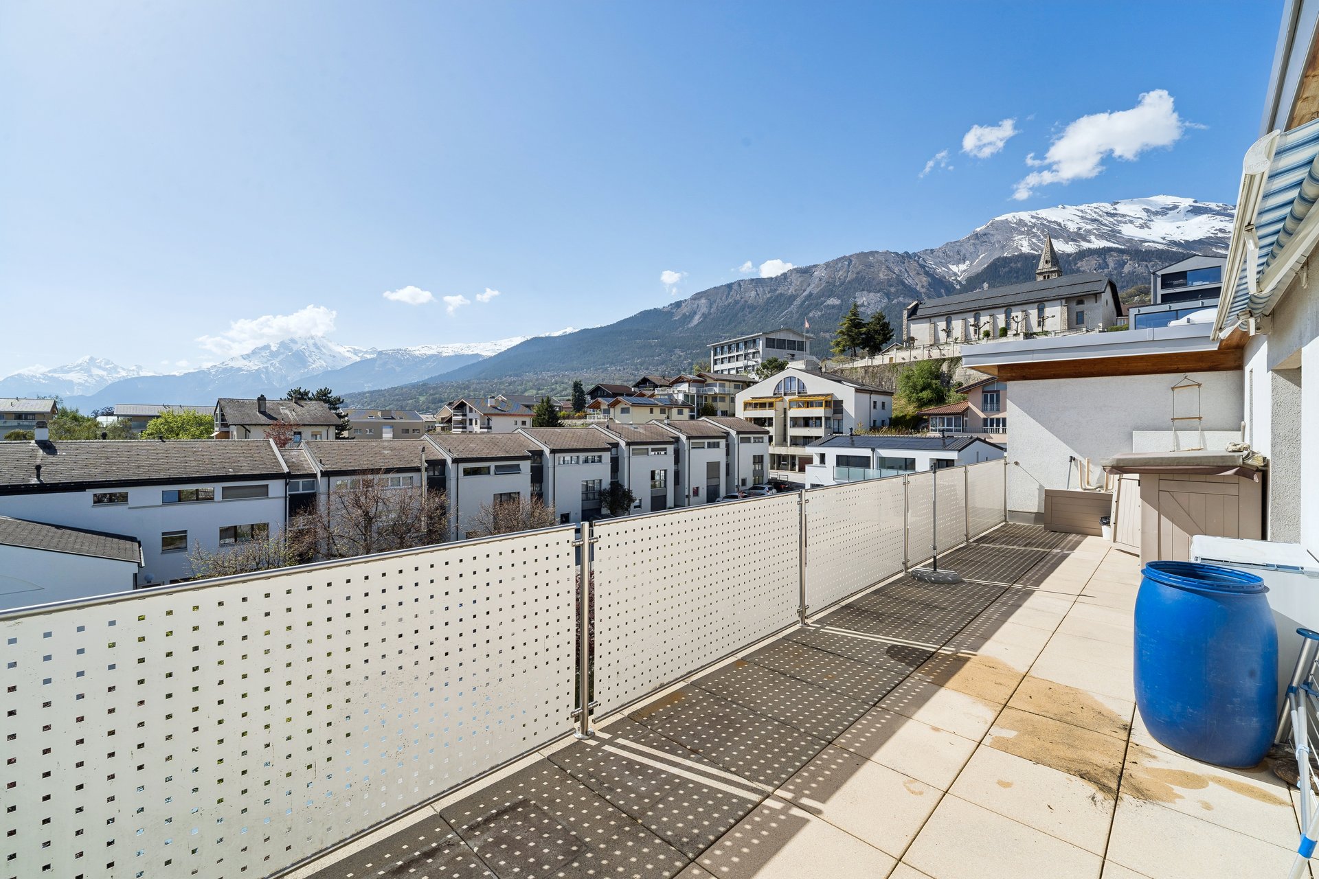 Balkon mit Bergblick
