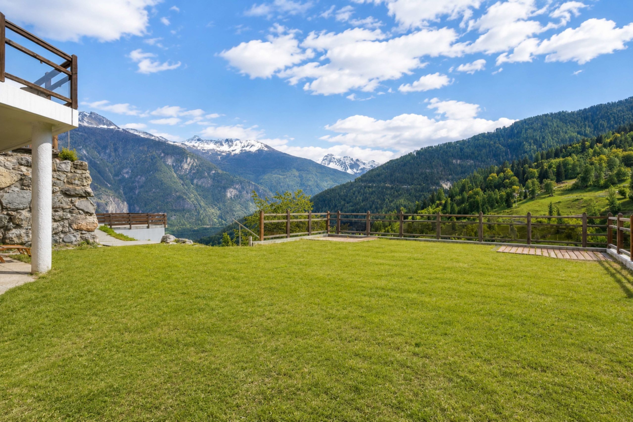 Alpine Garten mit Bergblick