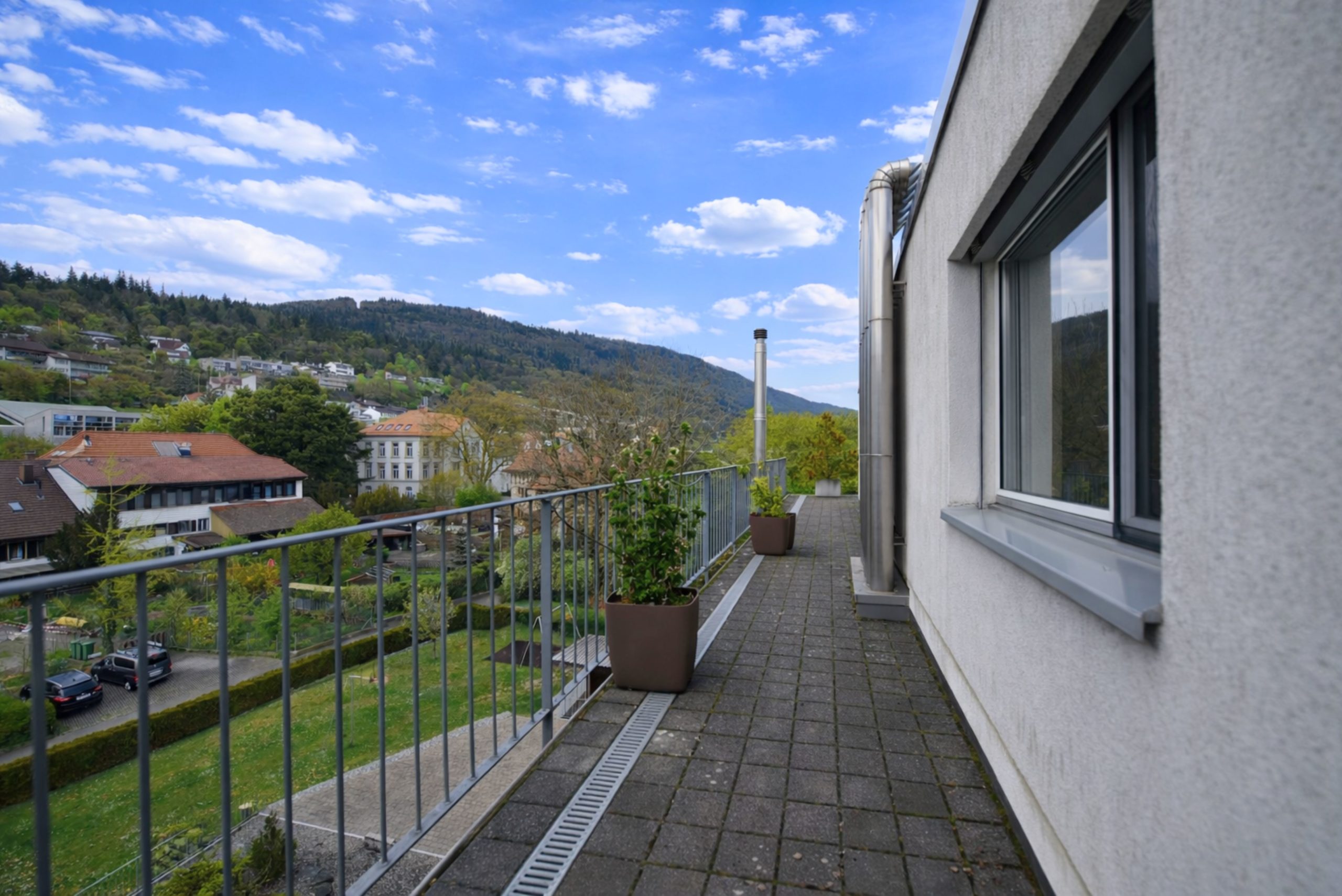 Balkon mit Bergblick
