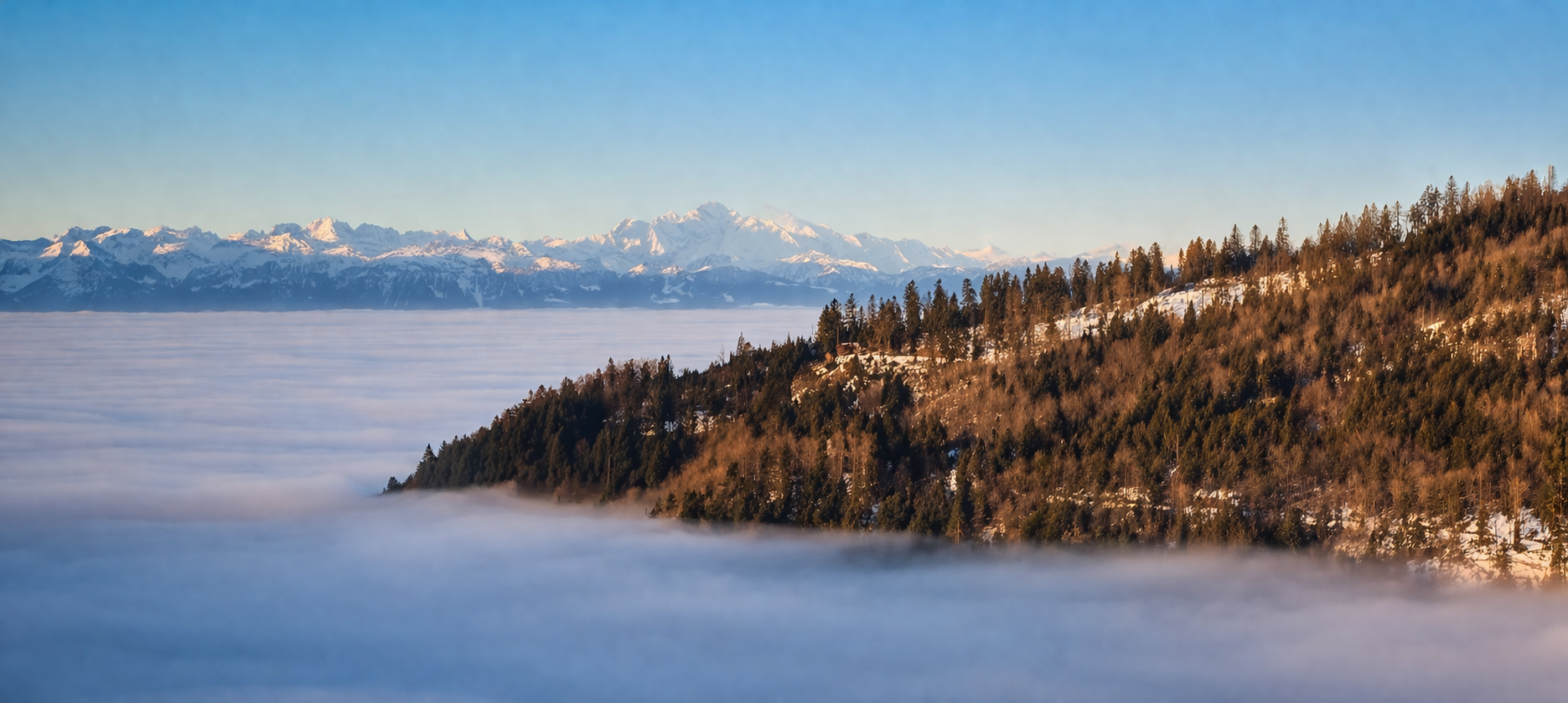 Alpenlandschaft mit Nebelmeer