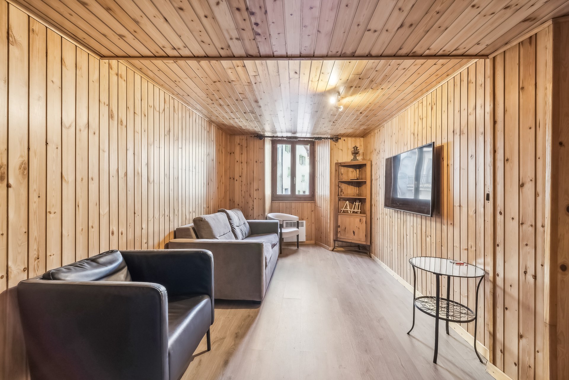 Holzverkleideter Wohnraum