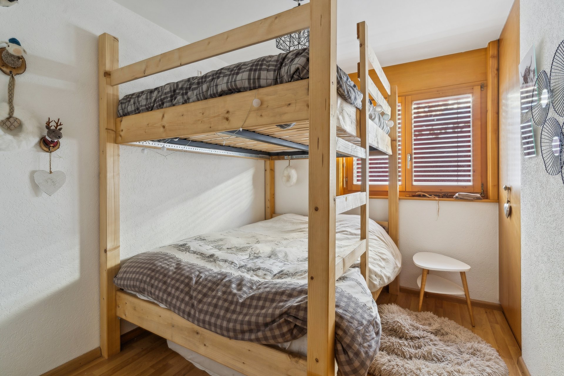 Kleines Schlafzimmer mit Etagenbett