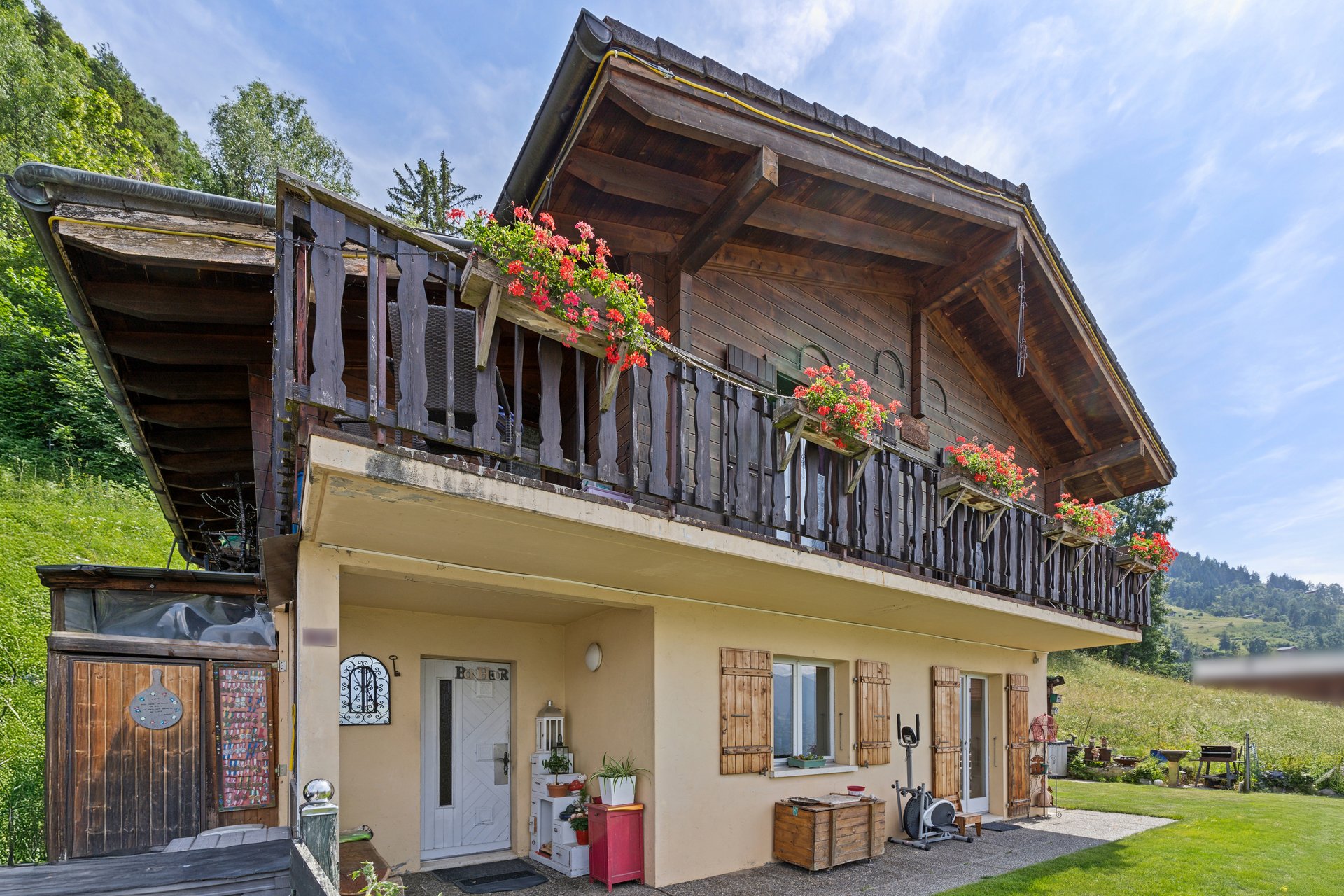 Alpenchalet mit Balkon und Garten