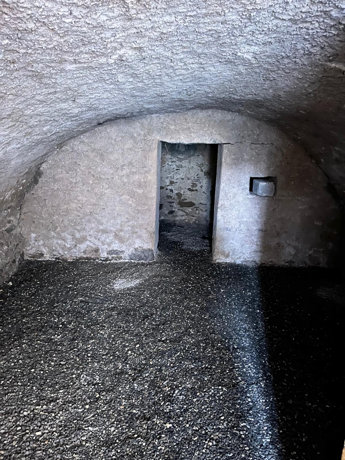 Historischer, steiniger Hohlraum