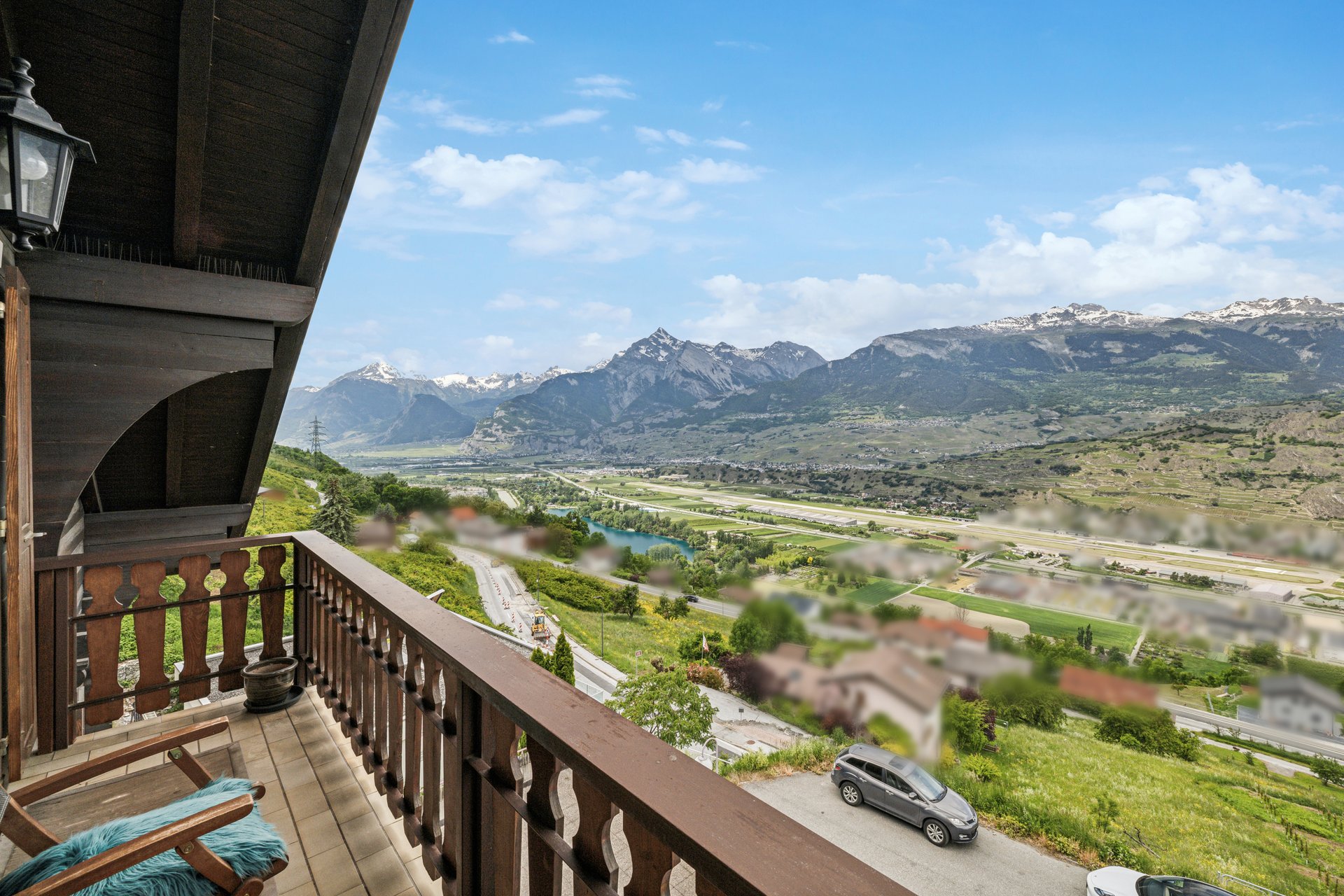 Balkon mit Bergblick