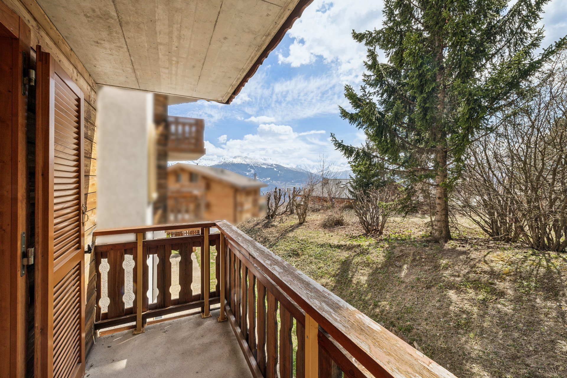 Balkon mit Bergblick