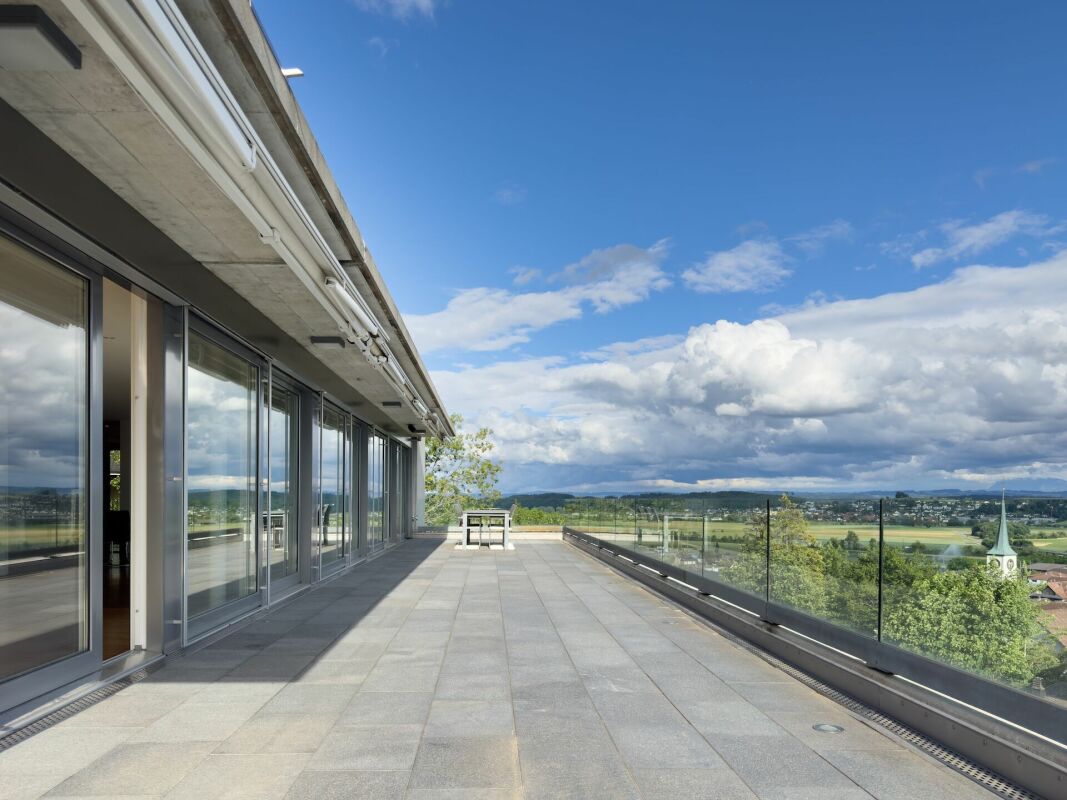 Große Dachterrasse mit Panoramablick