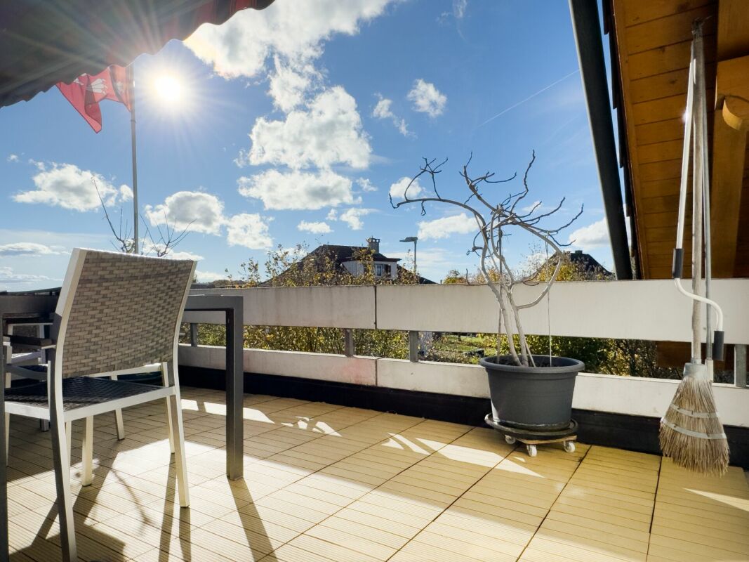 Balkon mit Ausblick und Sitzbereich