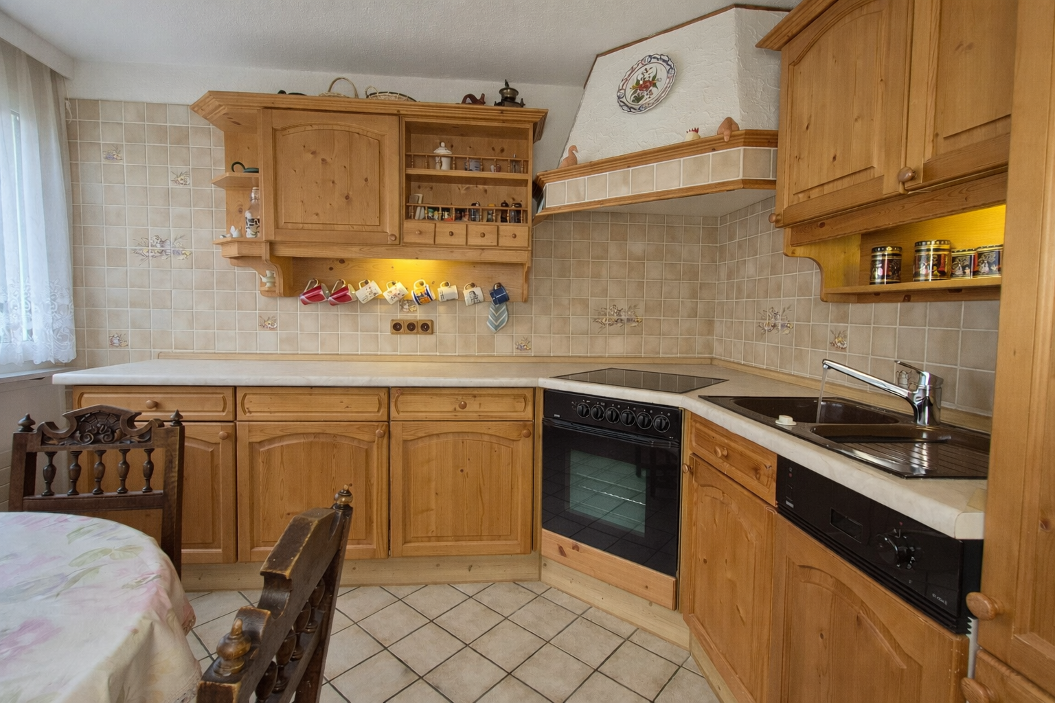 Rustikale Landhausküche mit Holzfronten