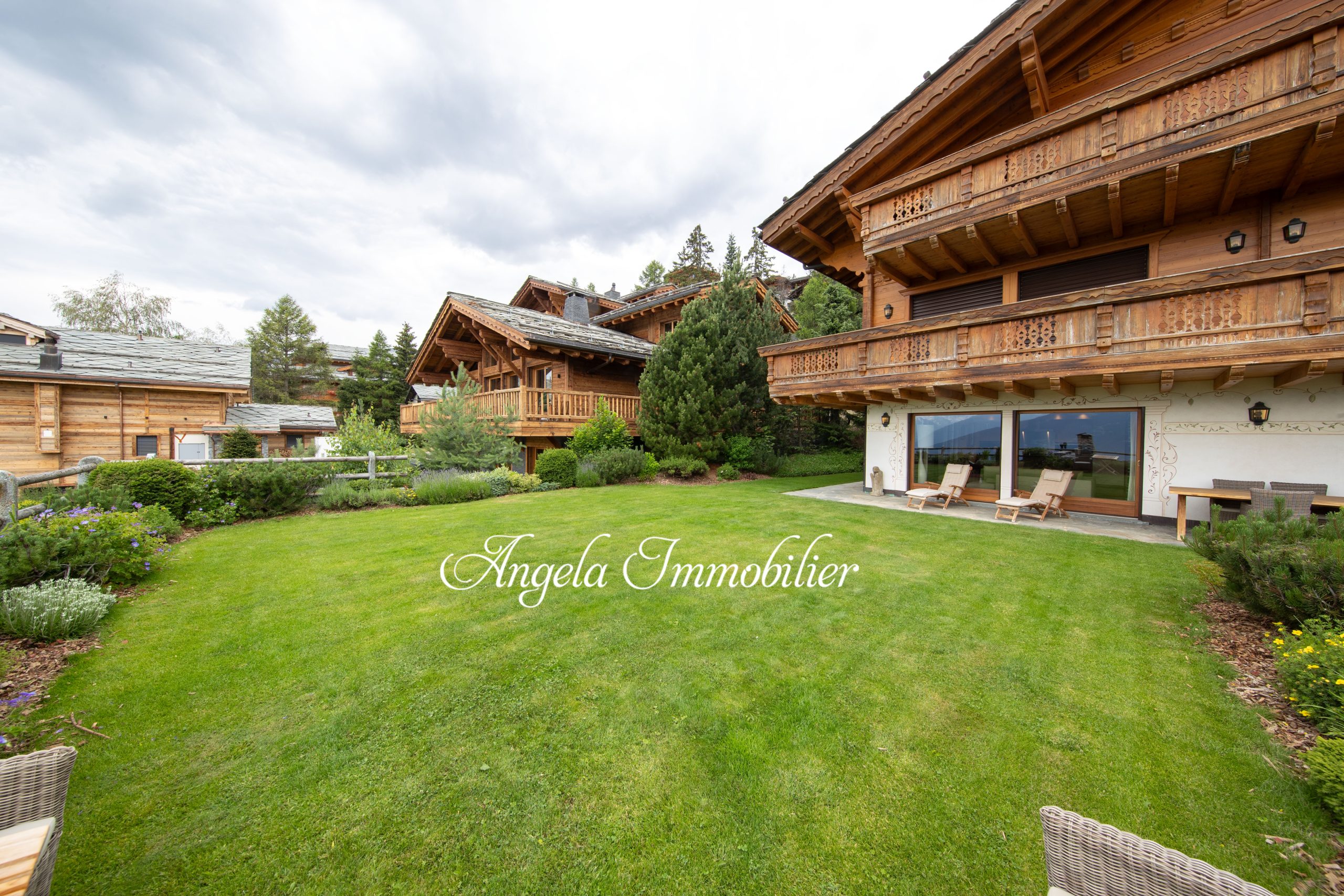 Alpenchalet mit Garten