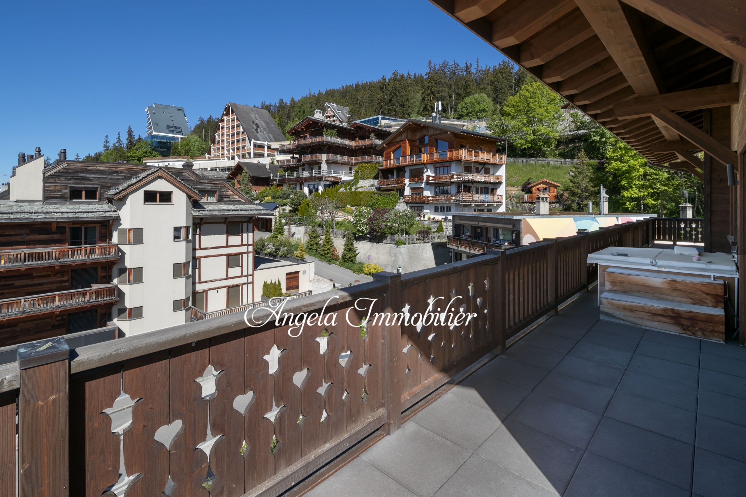 Balkon mit Bergblick