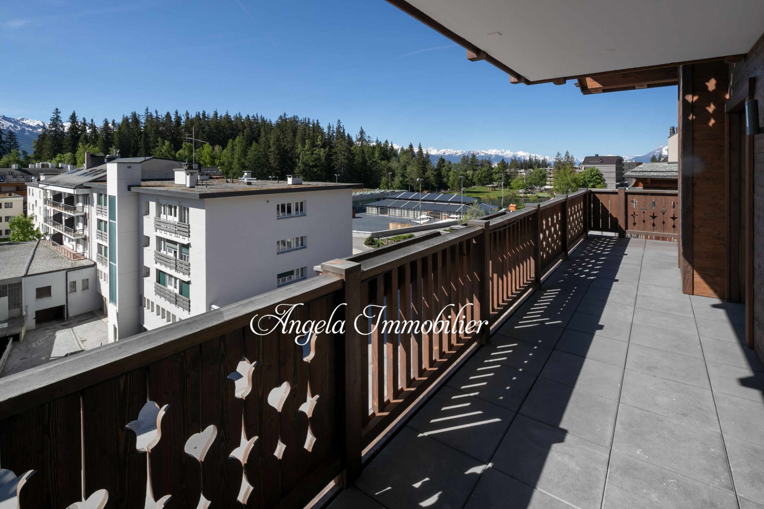 Balkon mit Bergblick