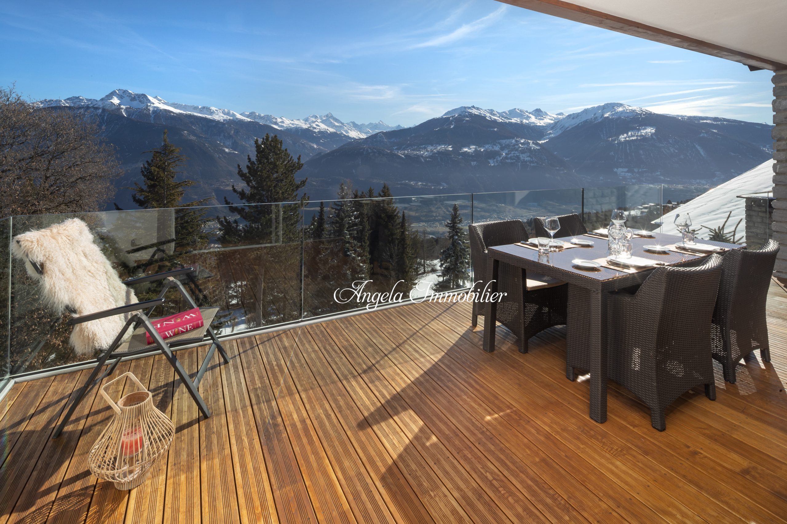 Alpen-Terrasse mit Panoramaausblick