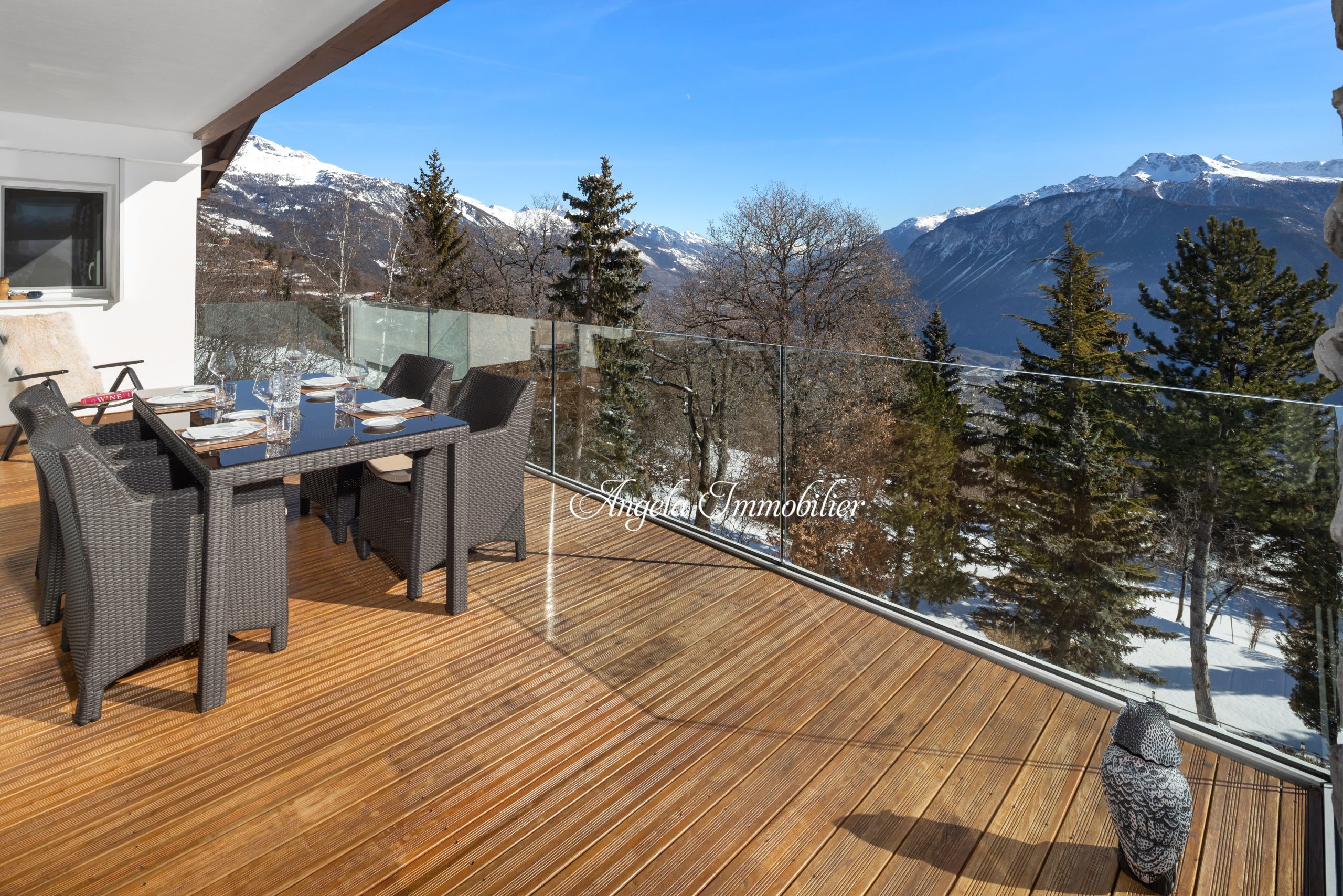Balkon mit Bergblick und Essbereich