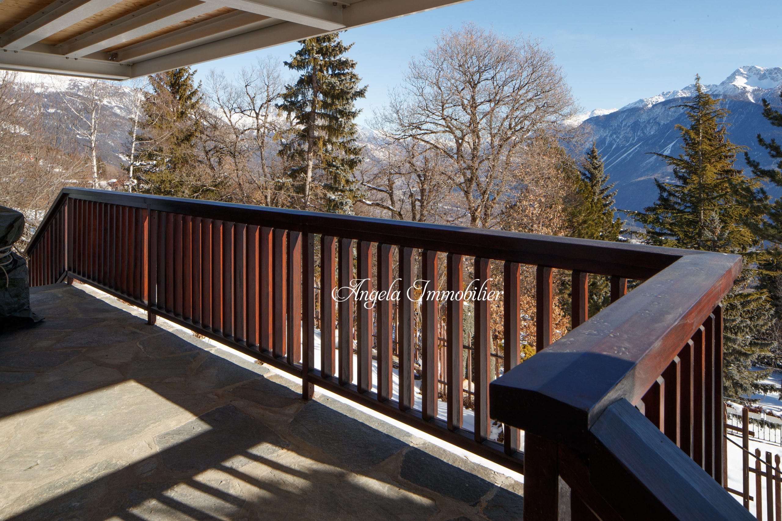 Balkon mit Bergblick
