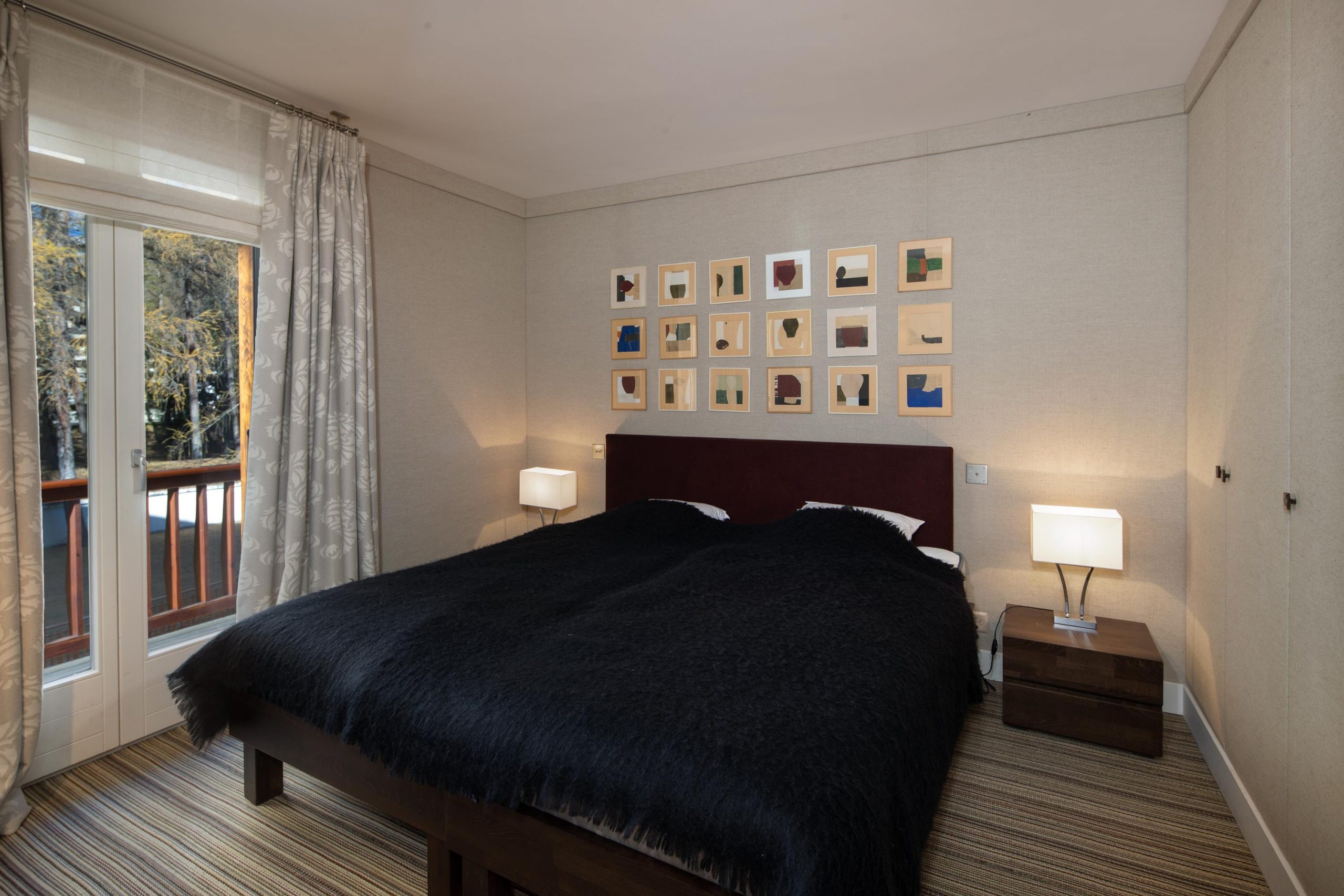 Schlafzimmer mit Balkonblick