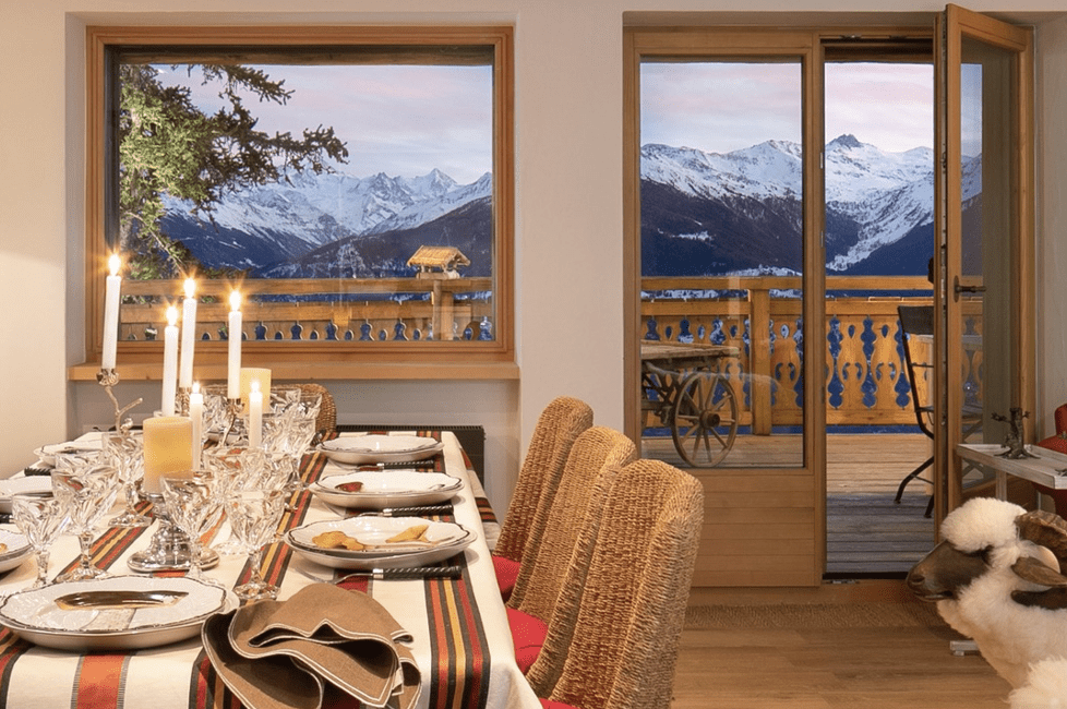 Esszimmer mit Alpenblick
