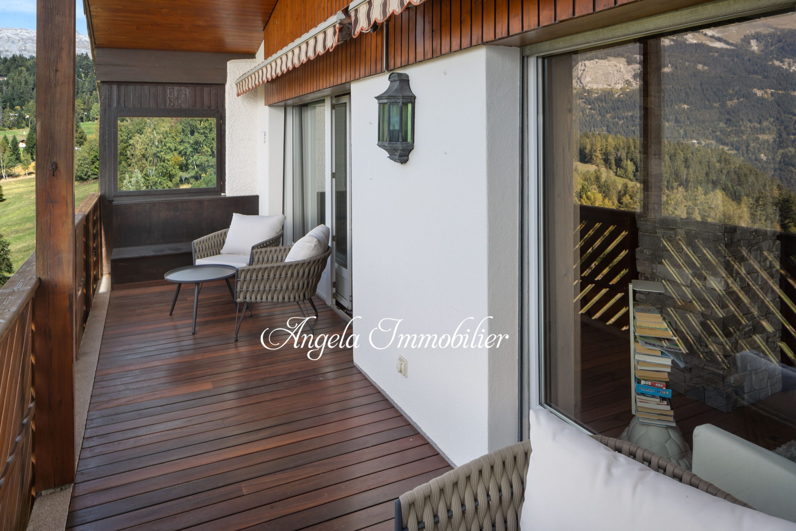Balkon mit Bergblick