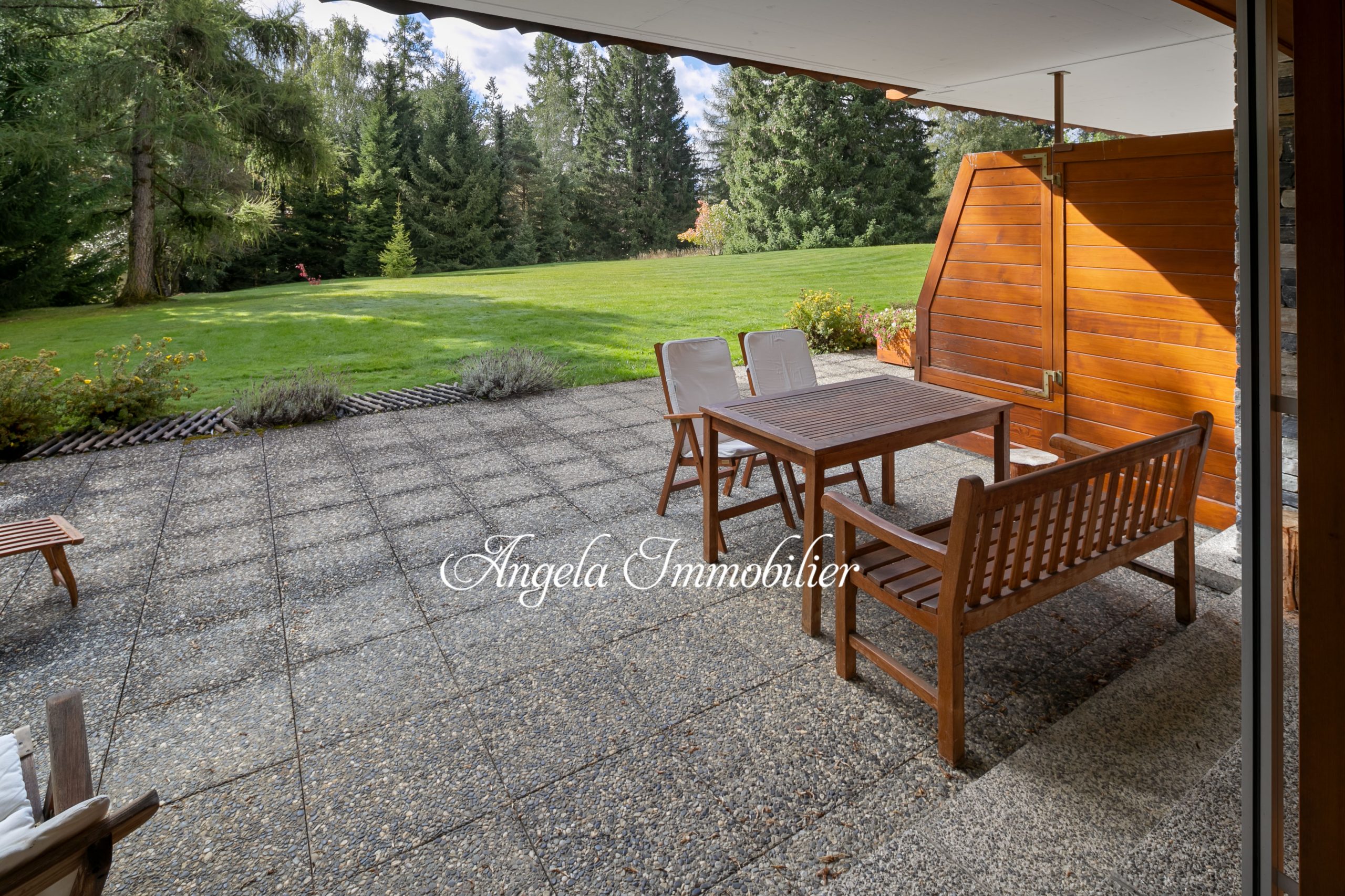 Terrasse mit Blick ins Grüne