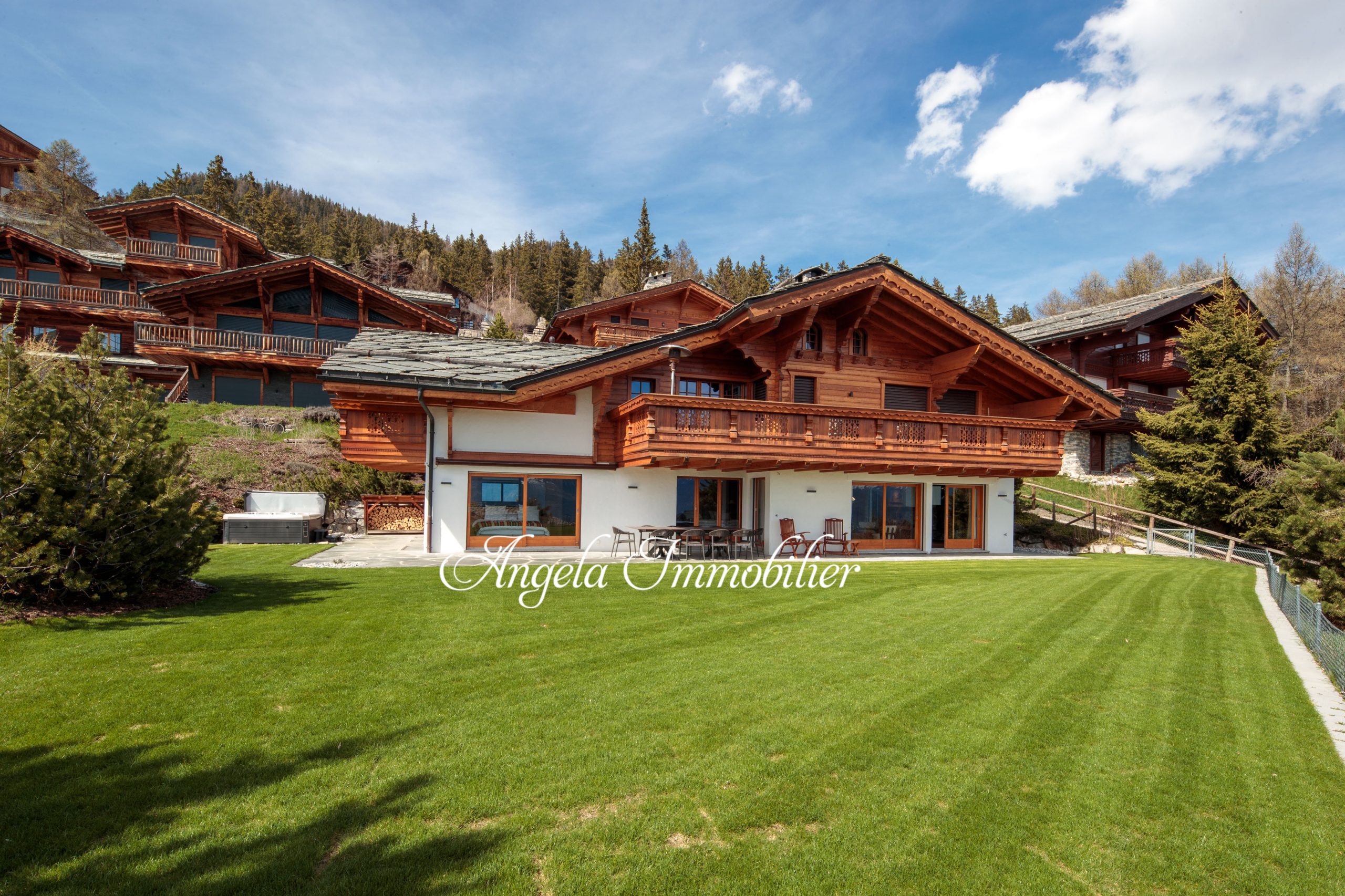Alpenchalet mit großem Garten