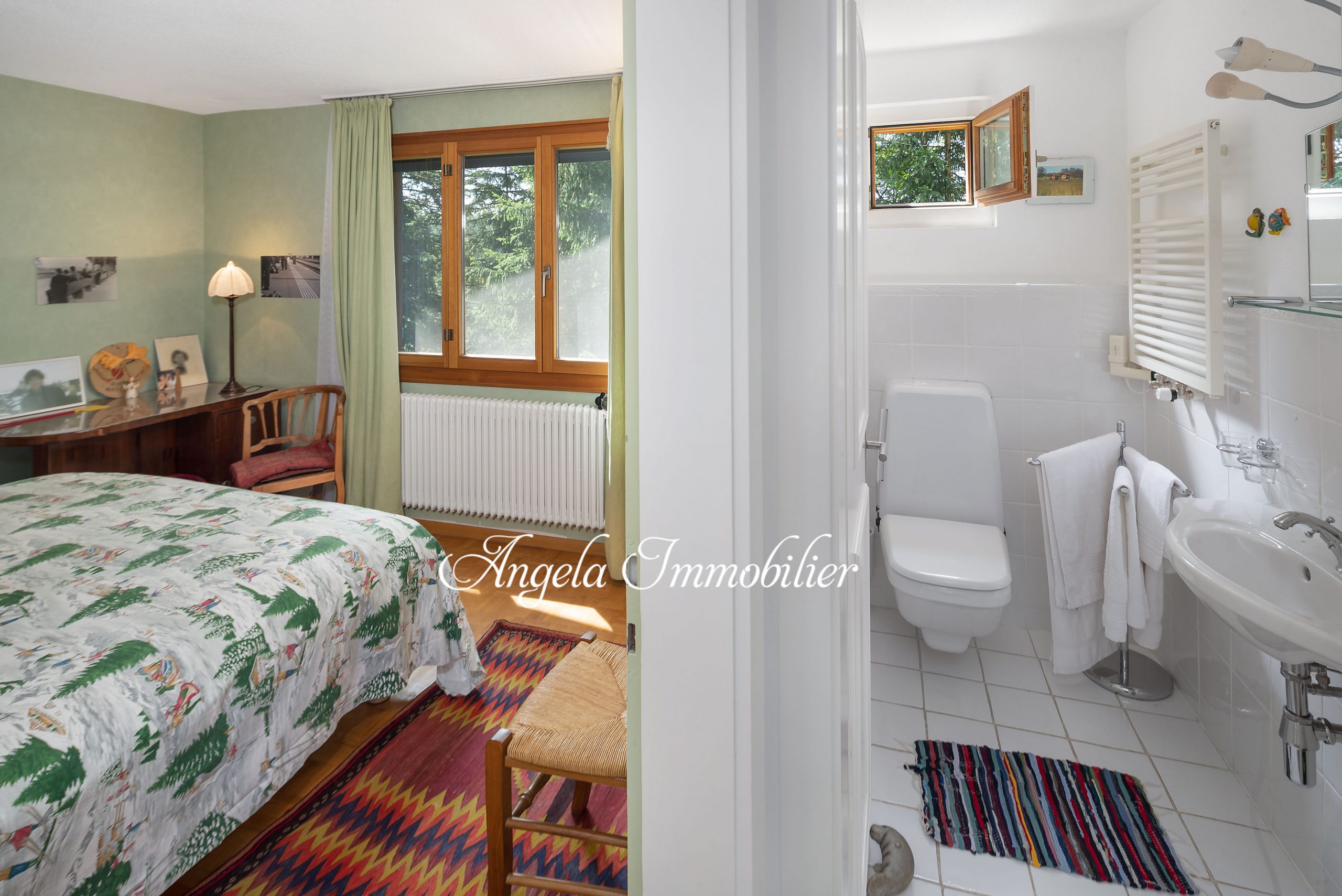 Schlafzimmer mit angrenzendem Bad