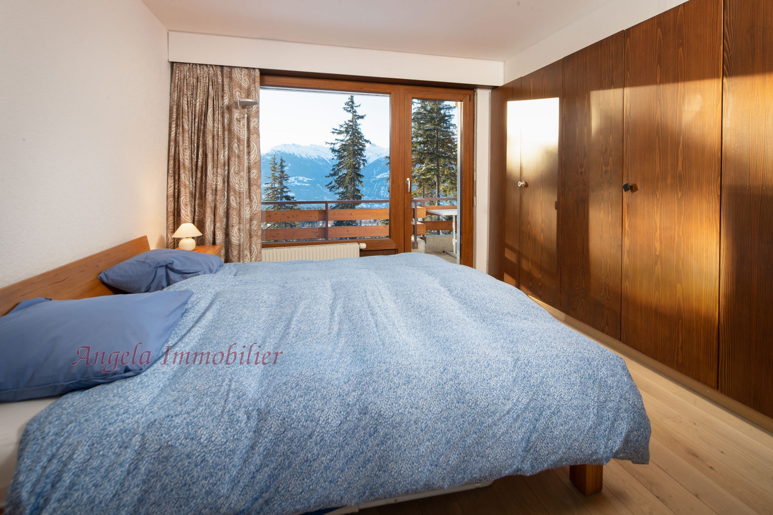 Schlafzimmer mit Alpenblick