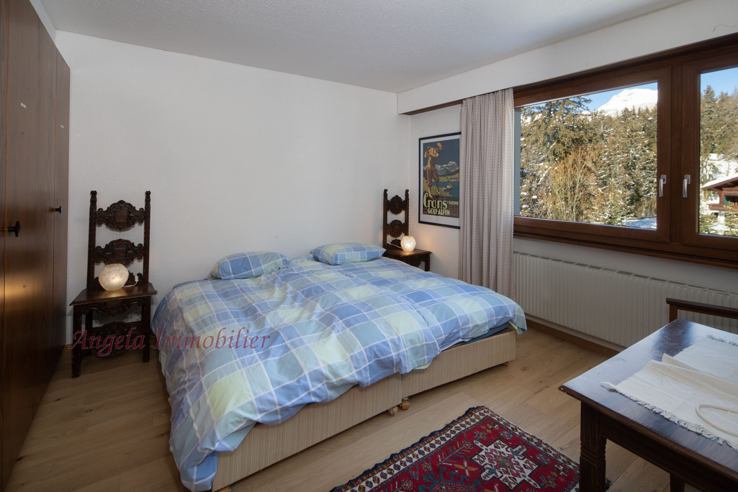 Gemütliches Schlafzimmer mit Bergblick