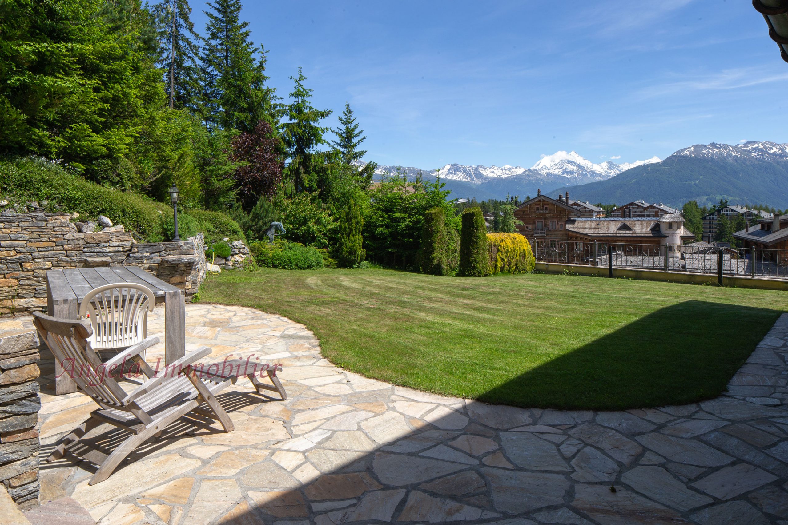 Garten mit Alpenblick