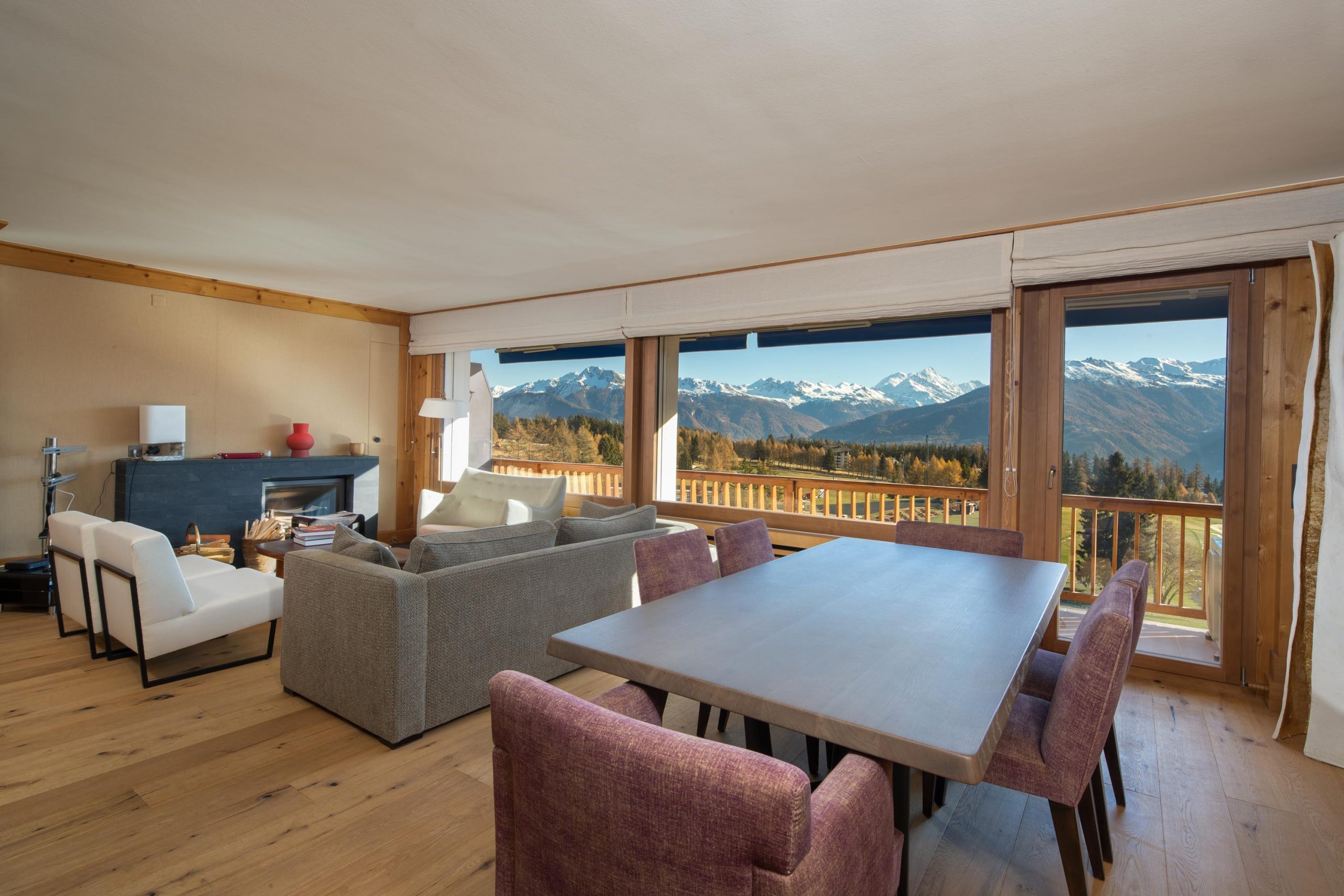Wohnzimmer mit Bergblick