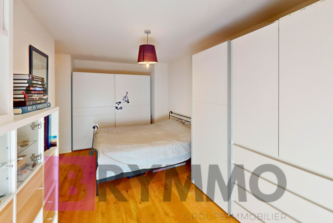 Helles Schlafzimmer mit Einbauschränken